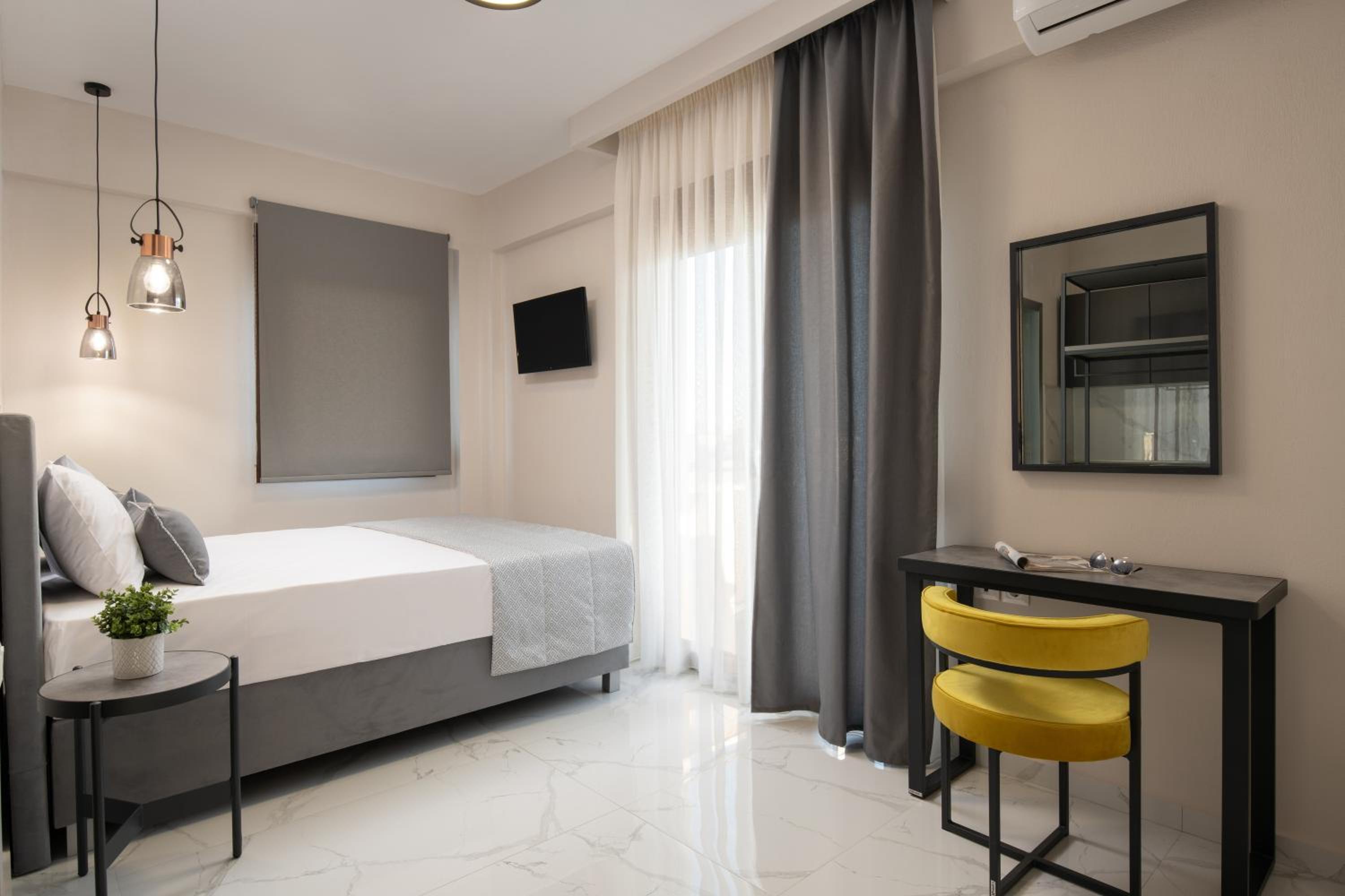 Double Room with Pool View photo 3