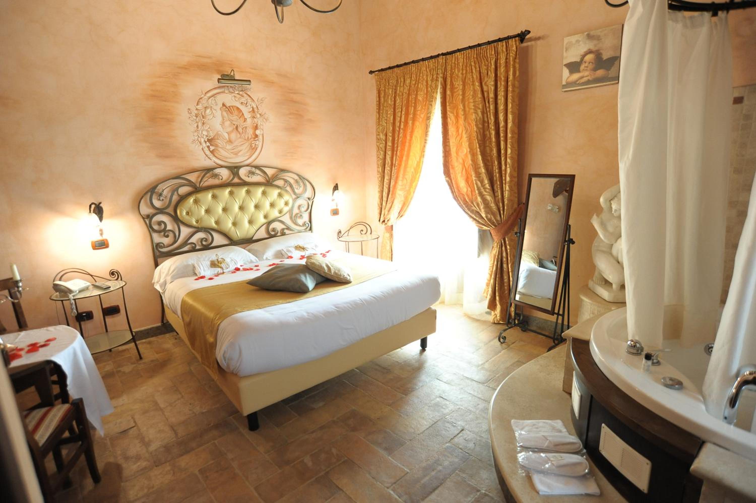 Standard Suite - Photo 1