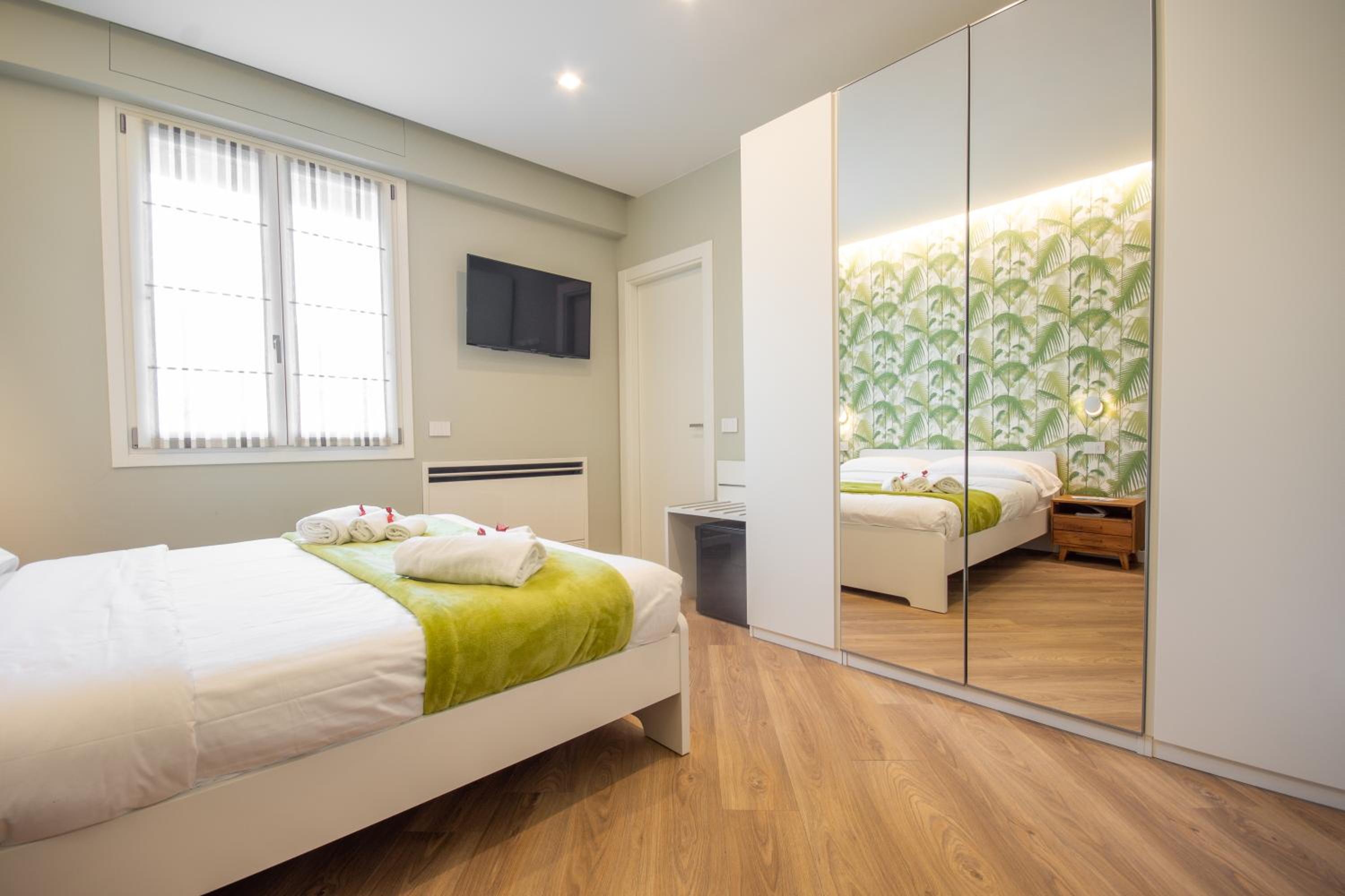 Double Room with City View - Piazza Cittadella 16