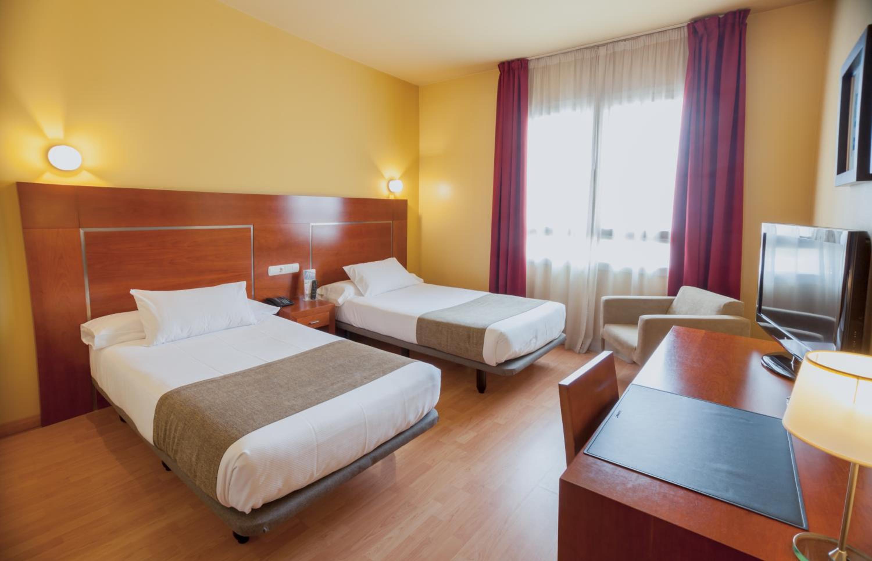 Twin Room - Photo 3