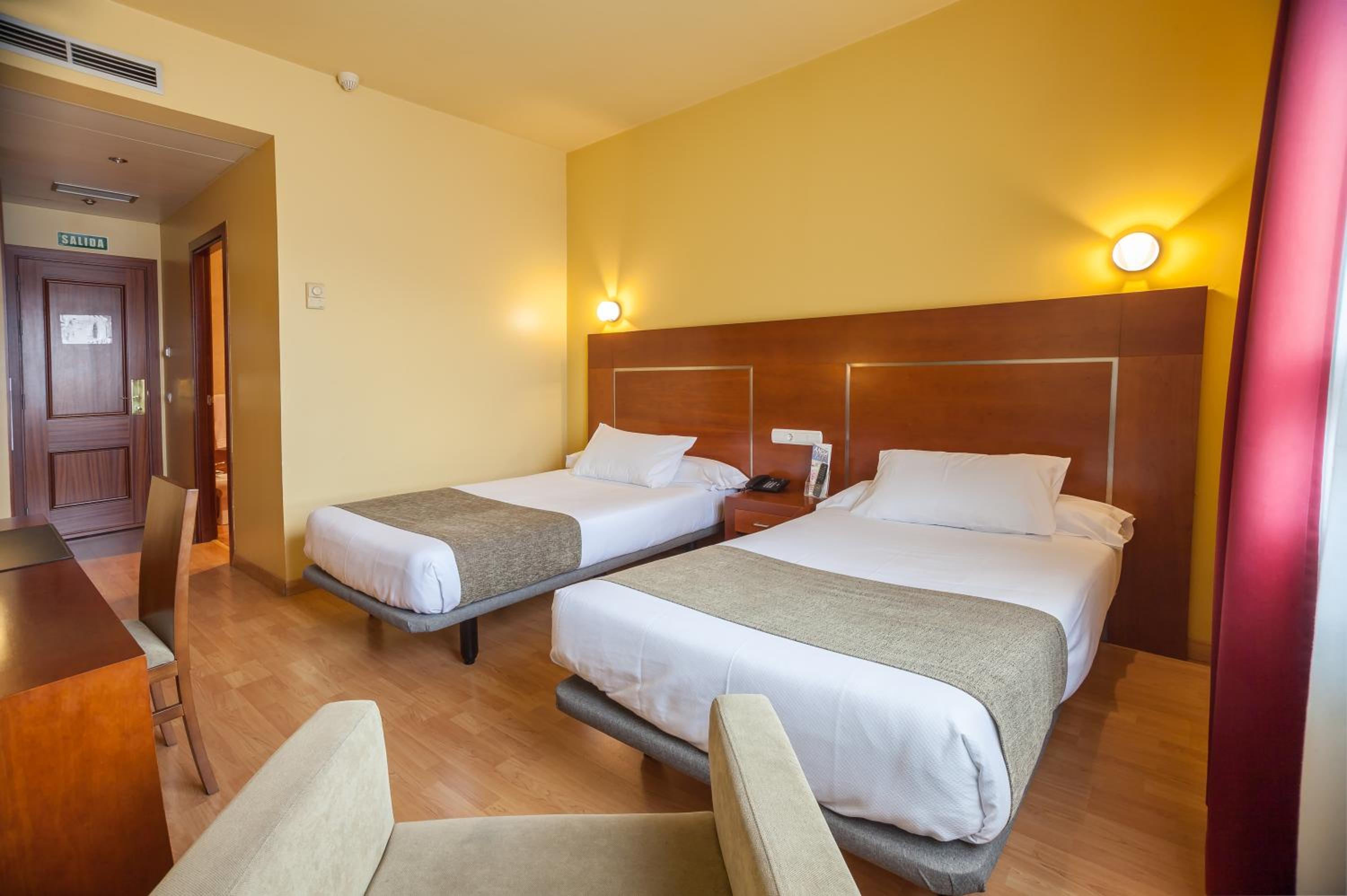 Twin Room - Photo 6