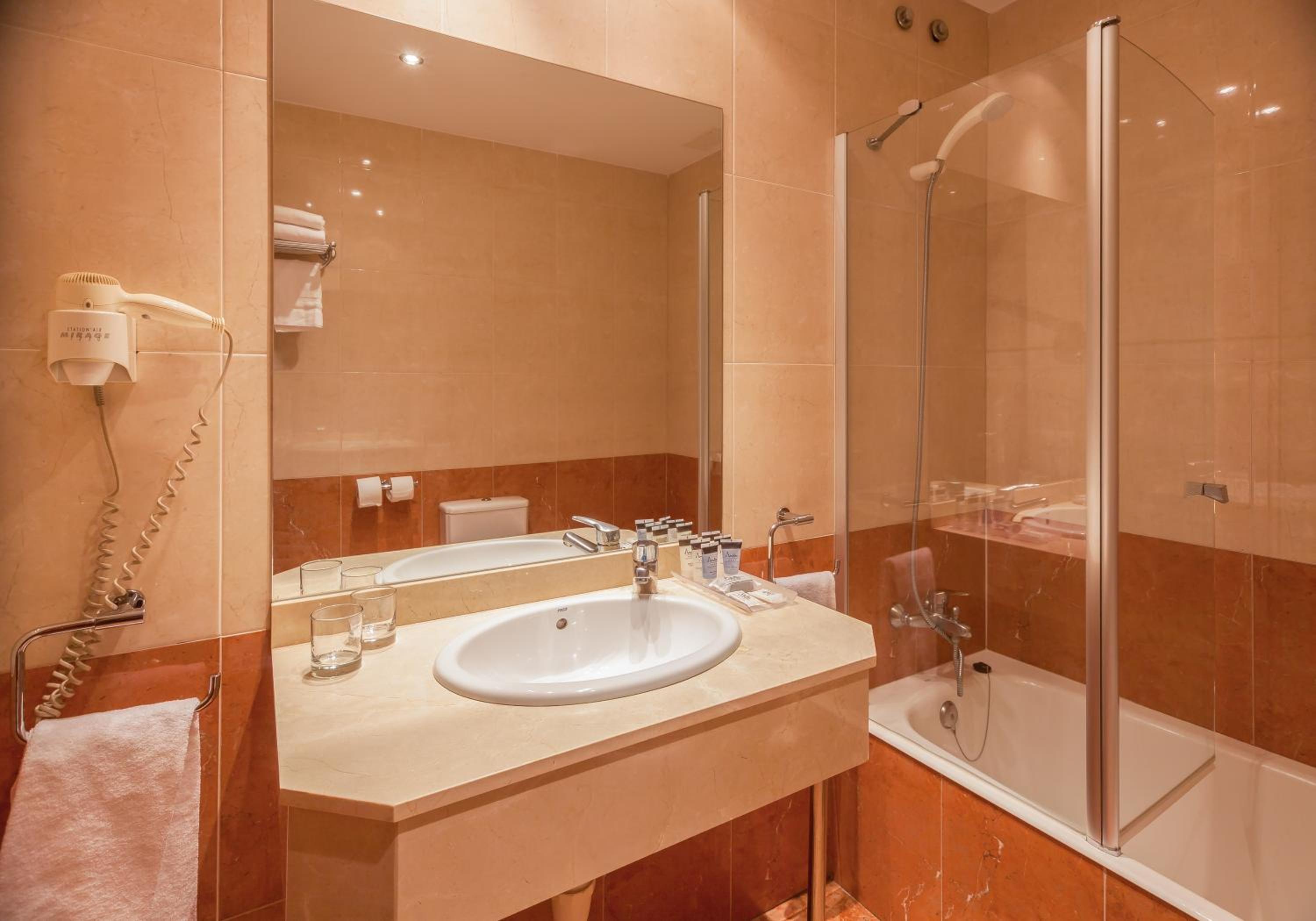 Double Room - Photo 6