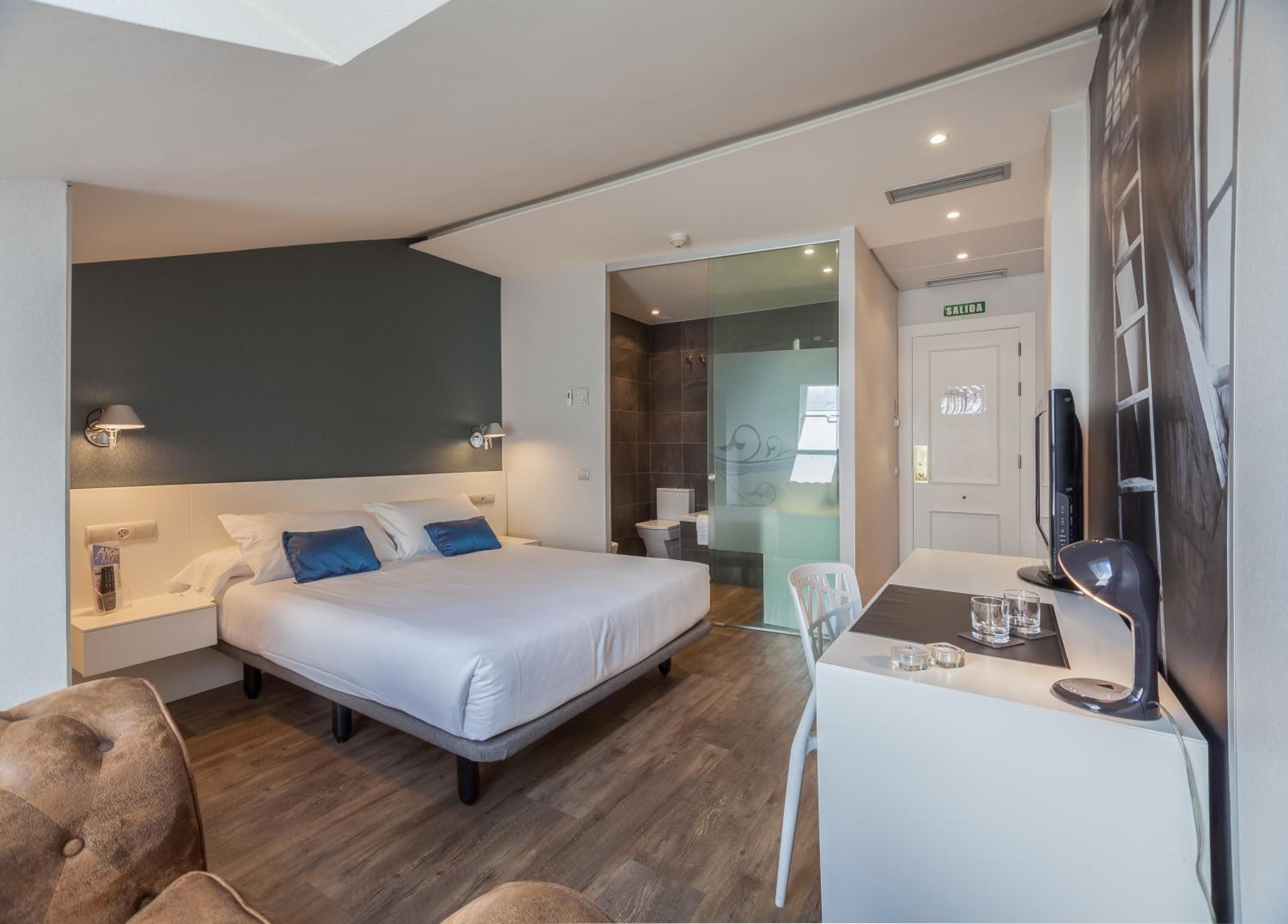 Deluxe Double Room - Attic - Photo 1