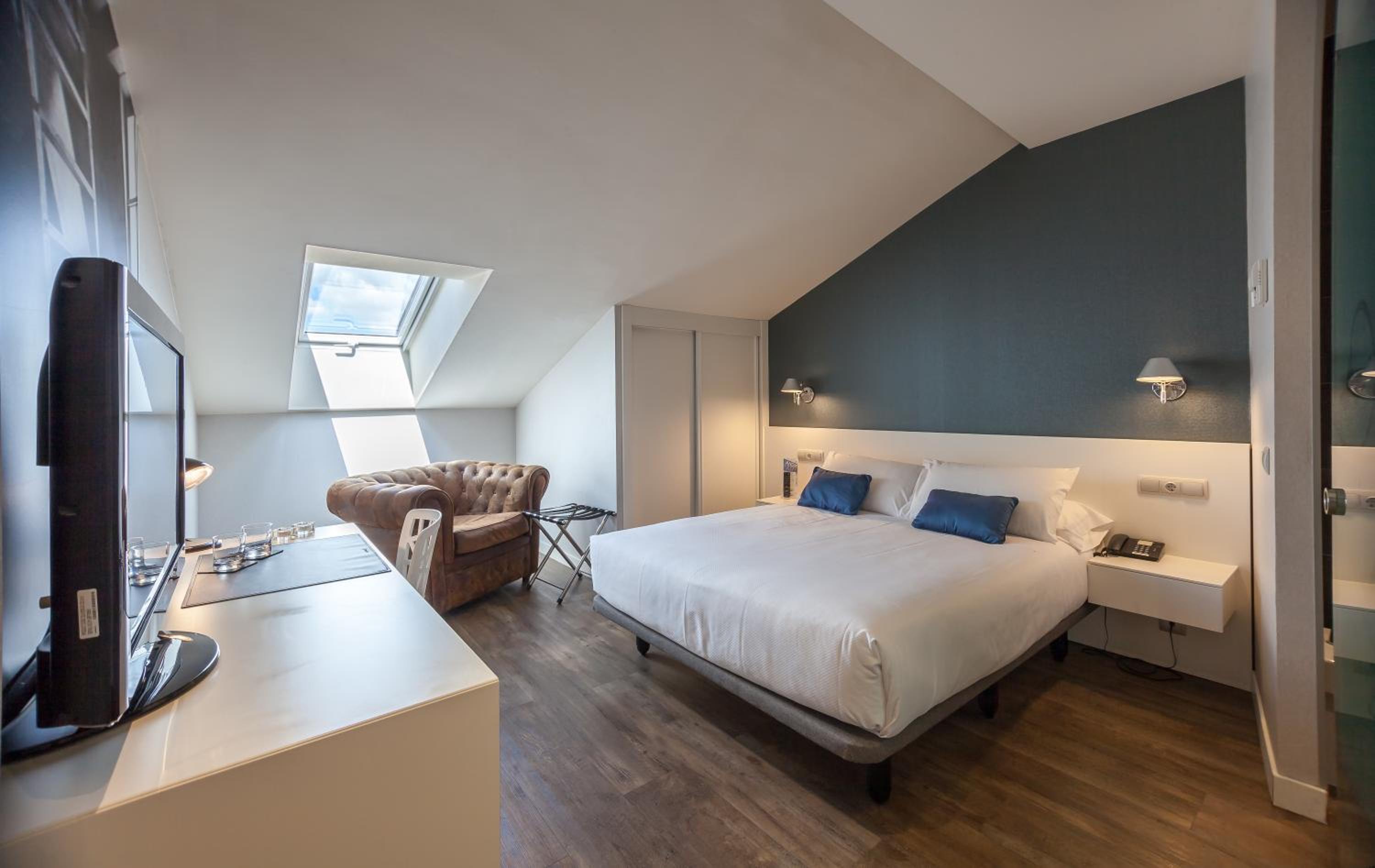 Deluxe Double Room - Attic - Photo 3