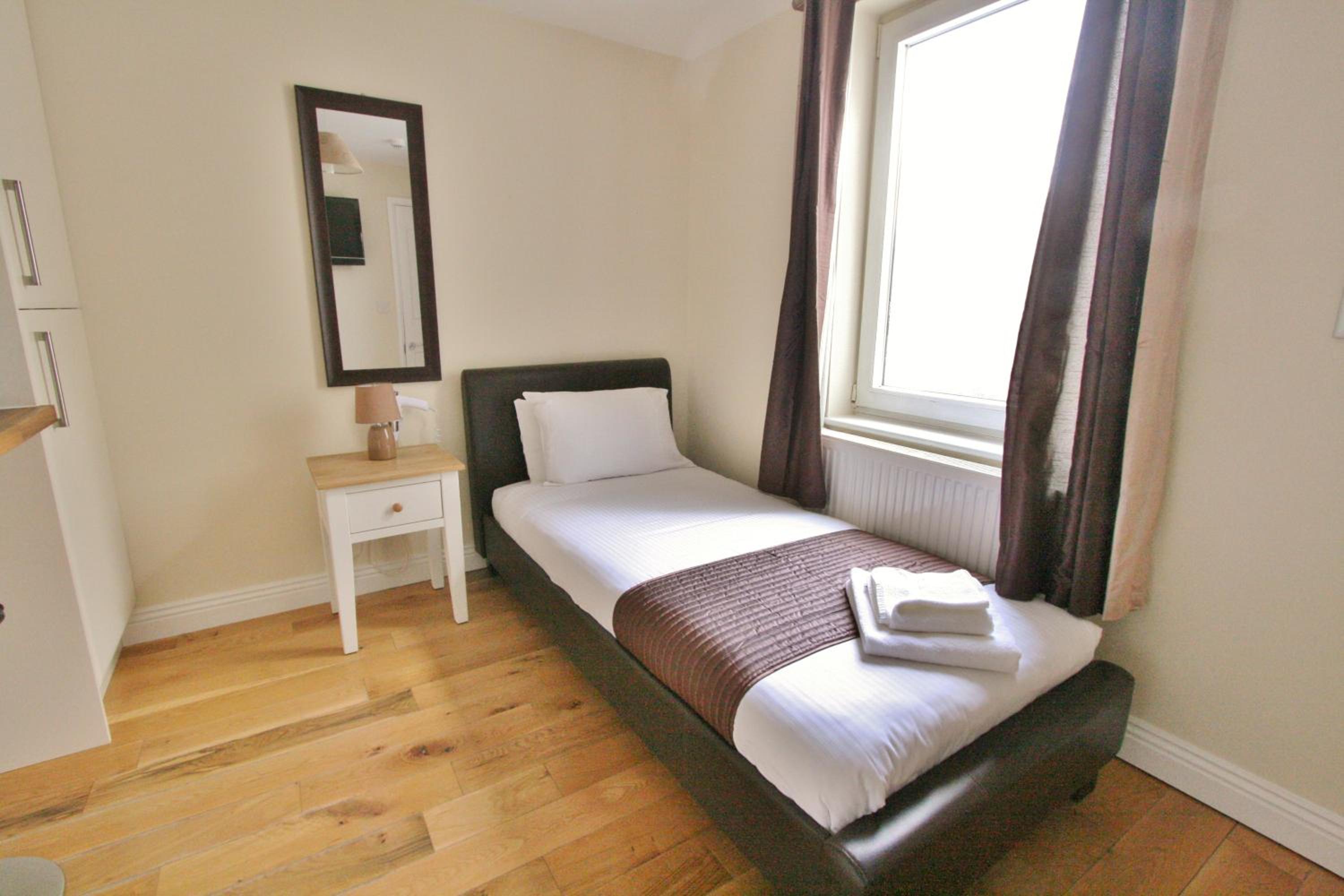 Single Room photo 2