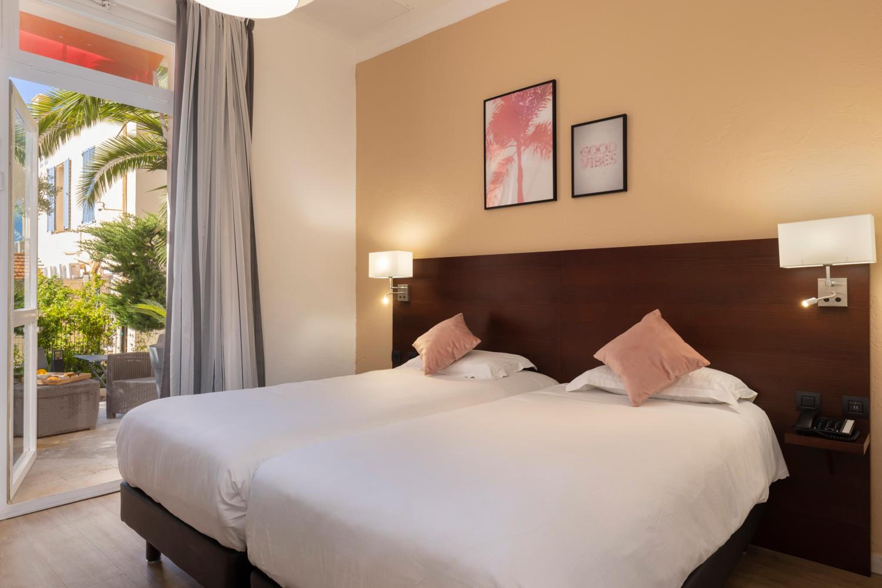 Superior Double Or Twin Room - Photo 8