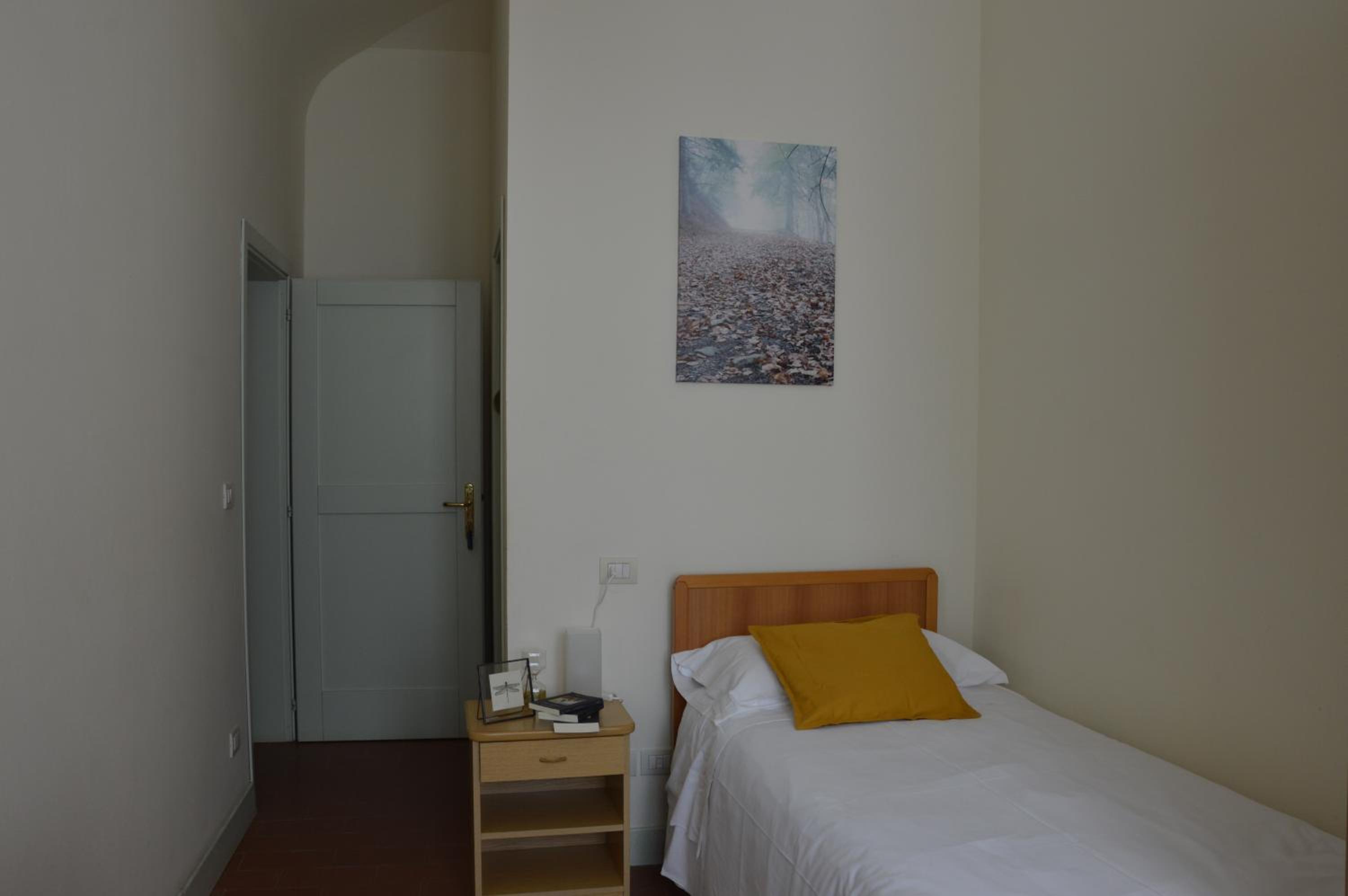 Single Room with Private Bathroom photo 1