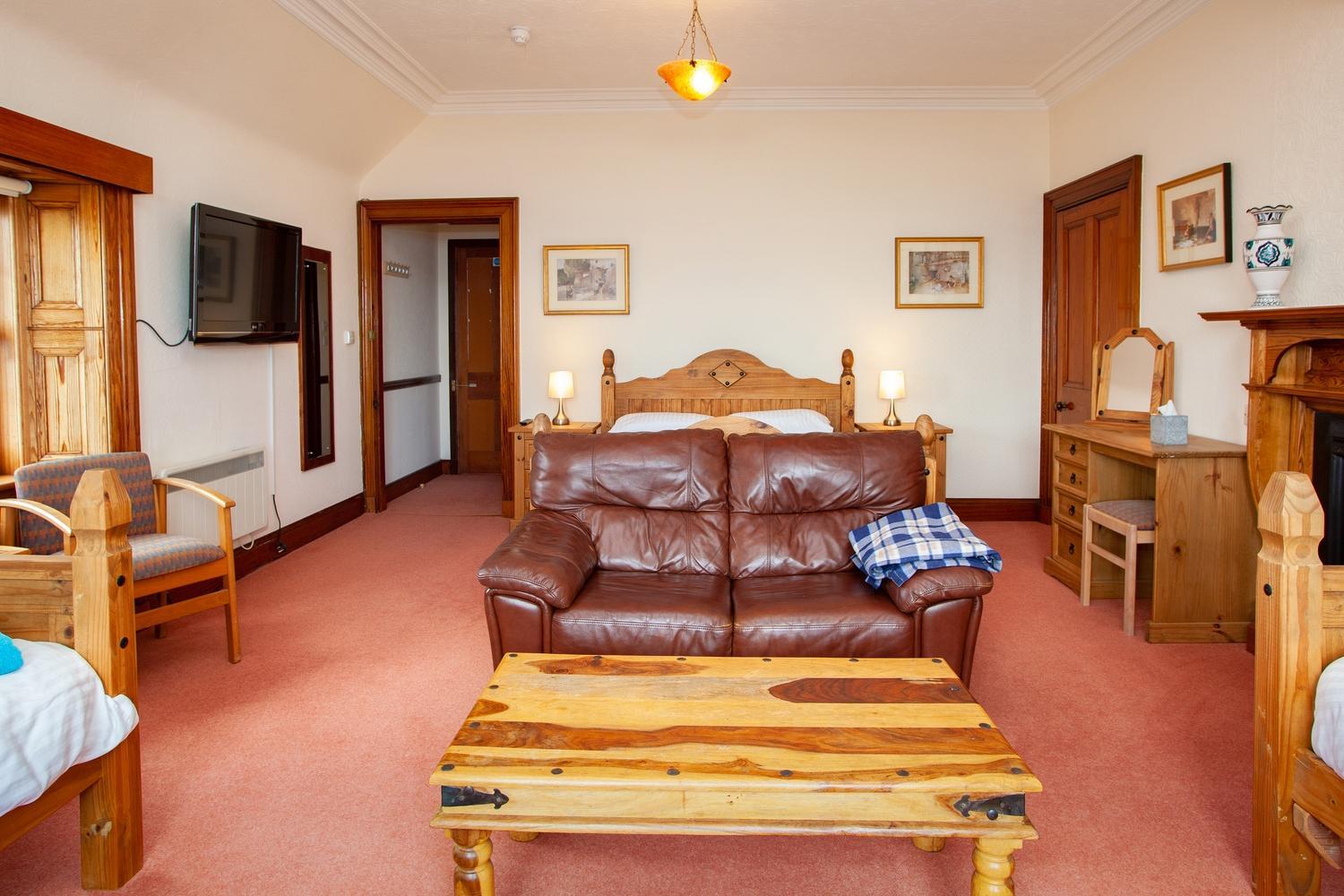 Family Room with Sea View - Photo 3
