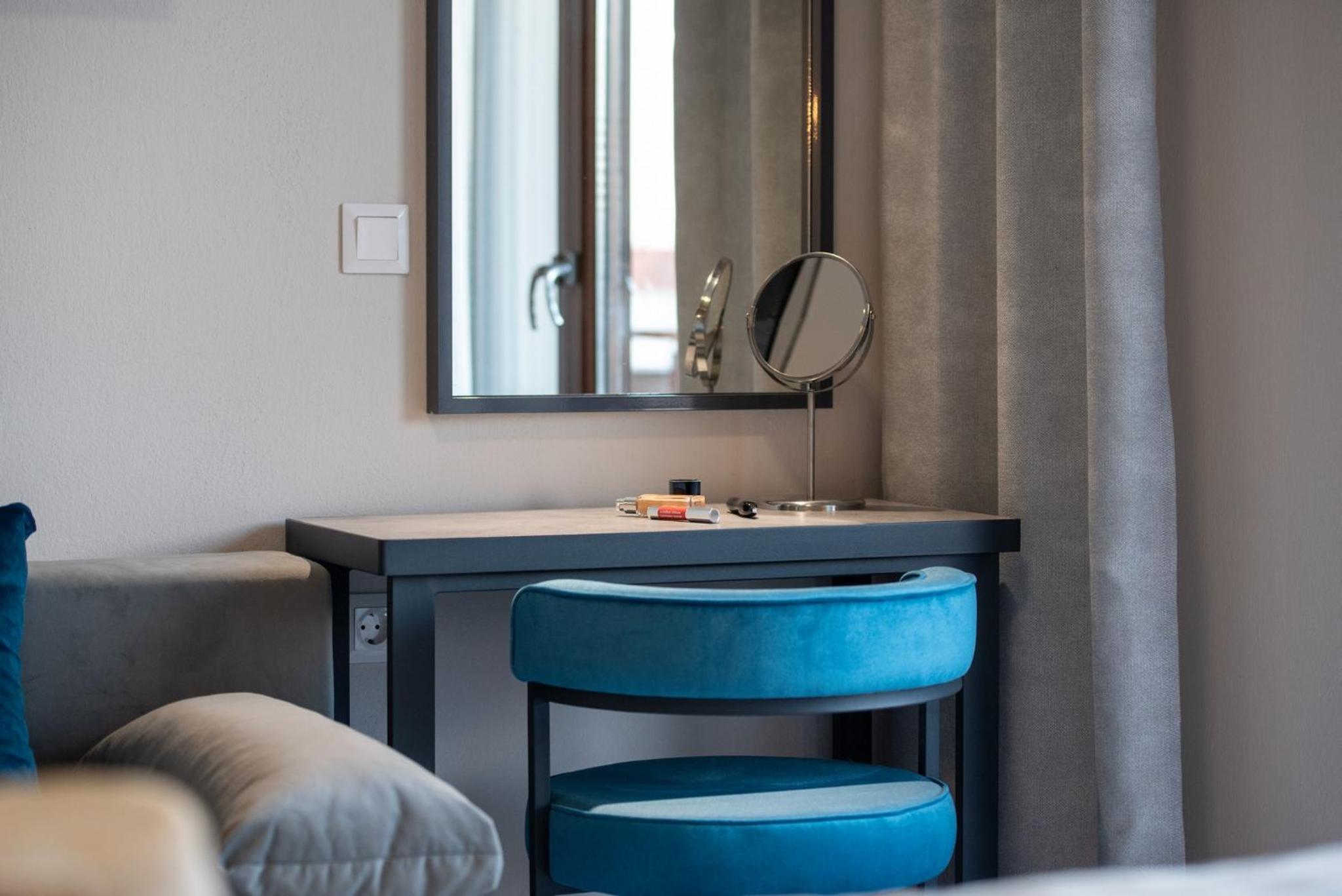 Deluxe Room (2 Adults + 1 Child) photo 3