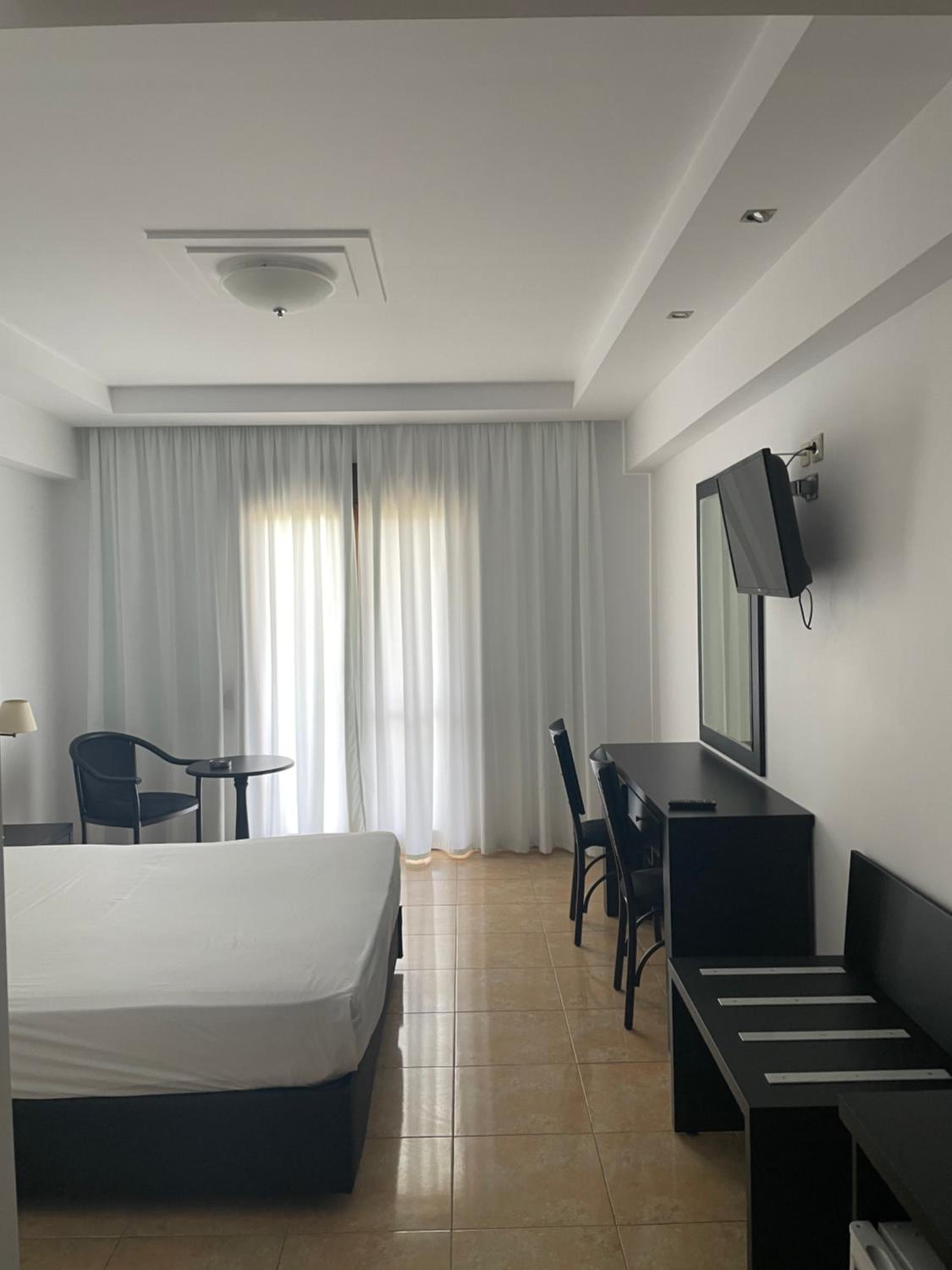 Double Room - Photo 6
