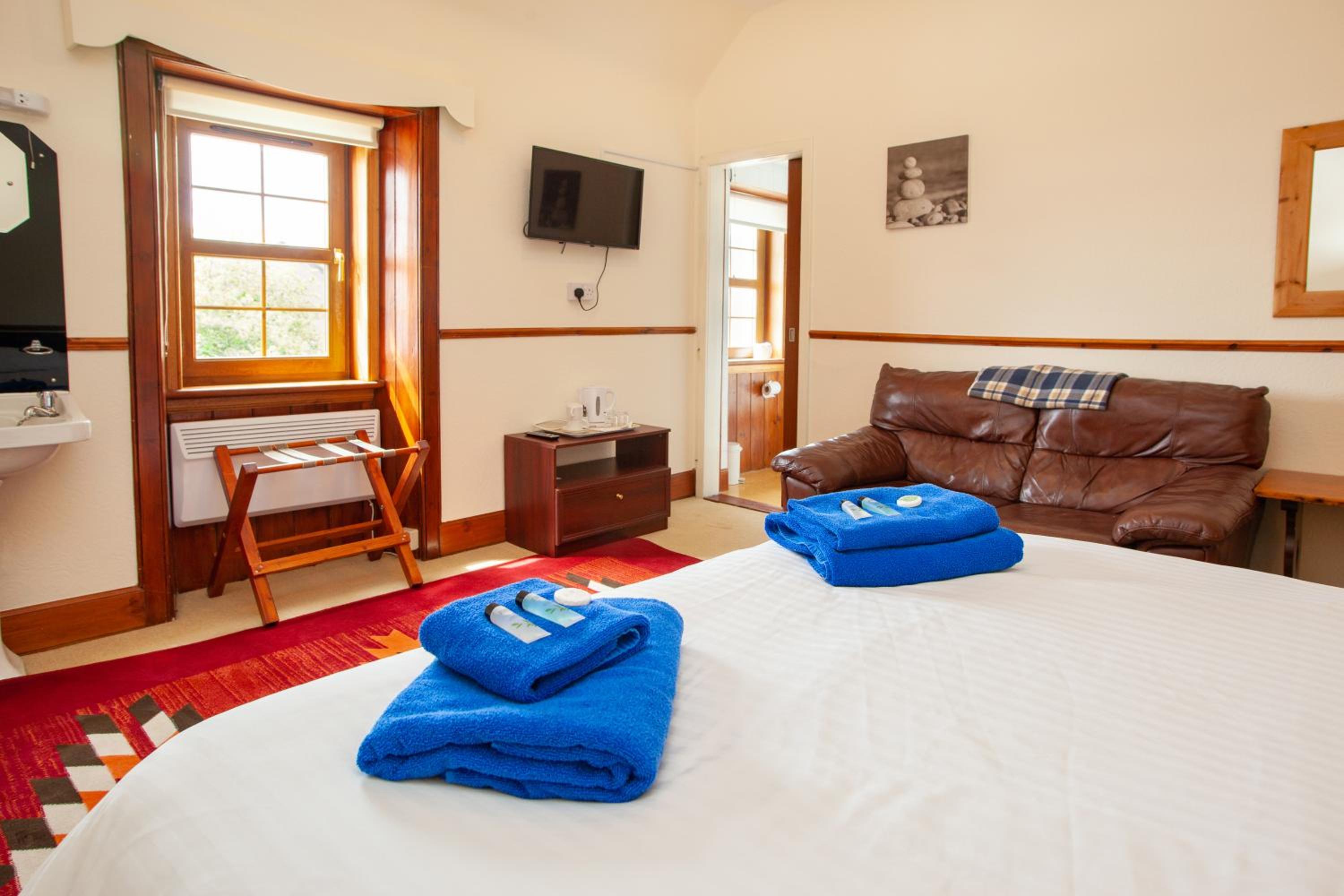 Deluxe Double Room - Photo 9