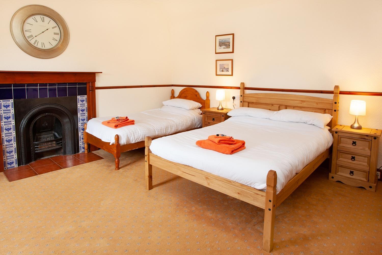 Deluxe Triple Room - Photo 12