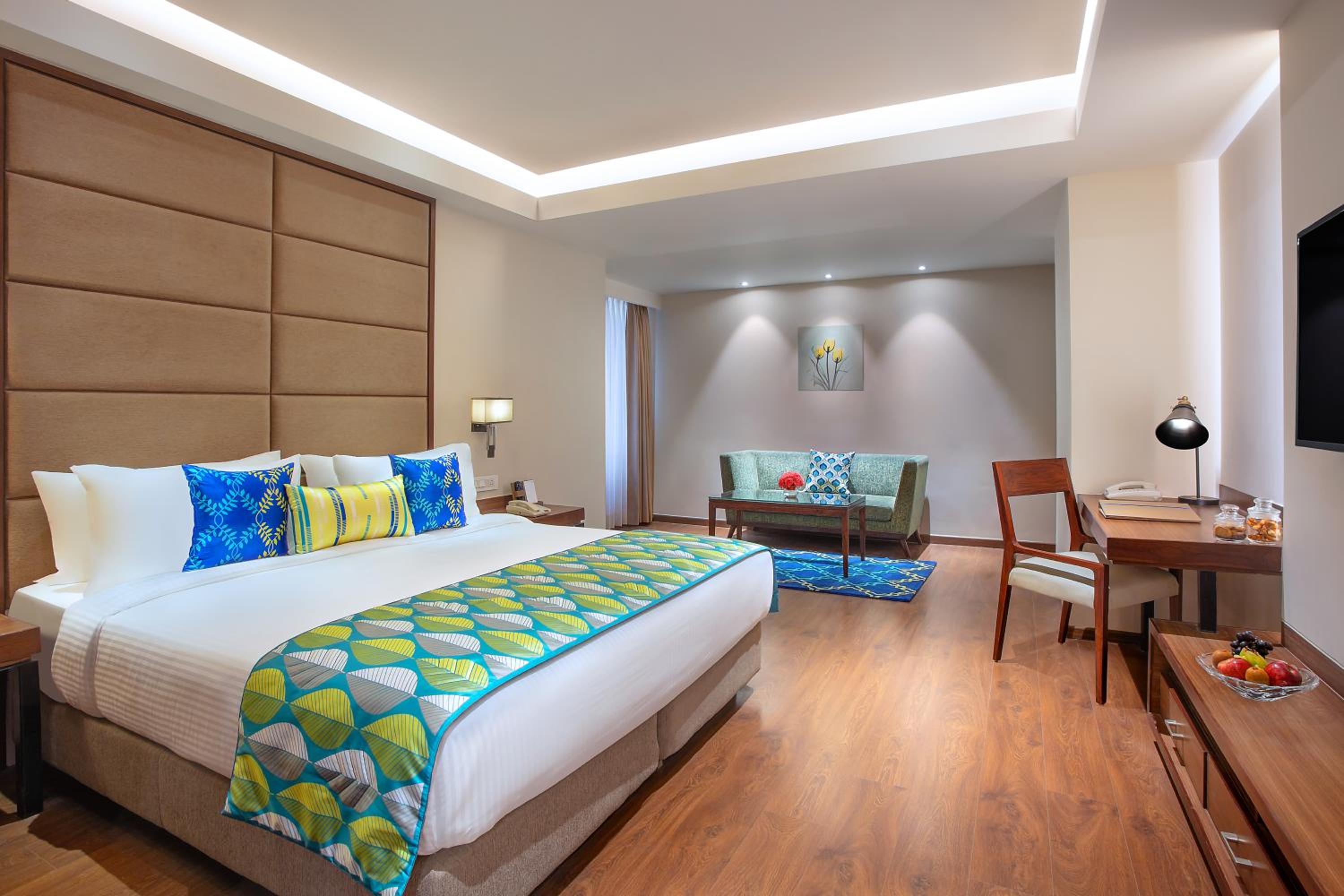 Club Executive Room with 15% discount on Food and soft Beverages,20% discount on laundry,Early check-in and Late check-out subjected to availability - Photo 4