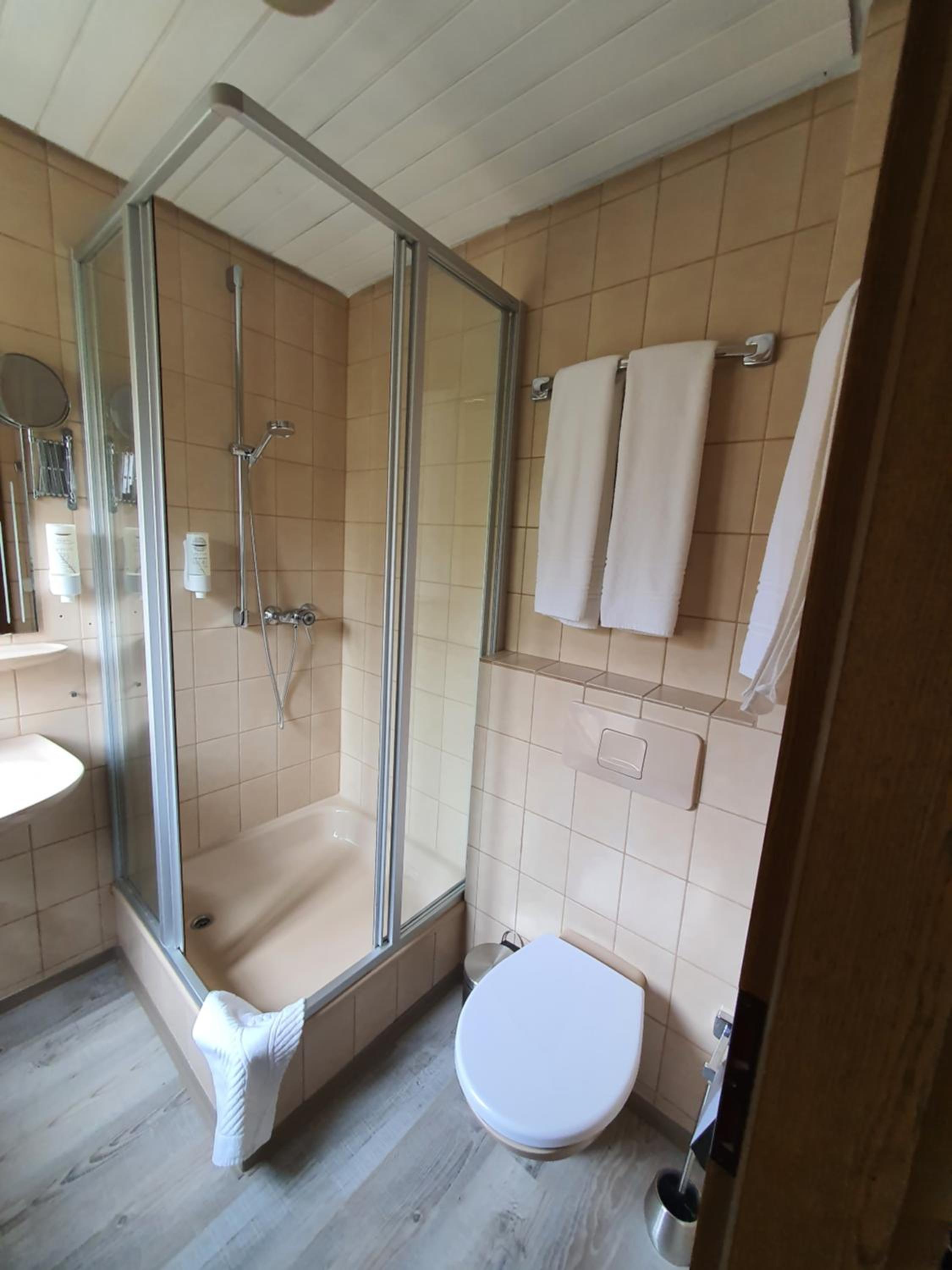 Deluxe Double Room with Shower photo 2