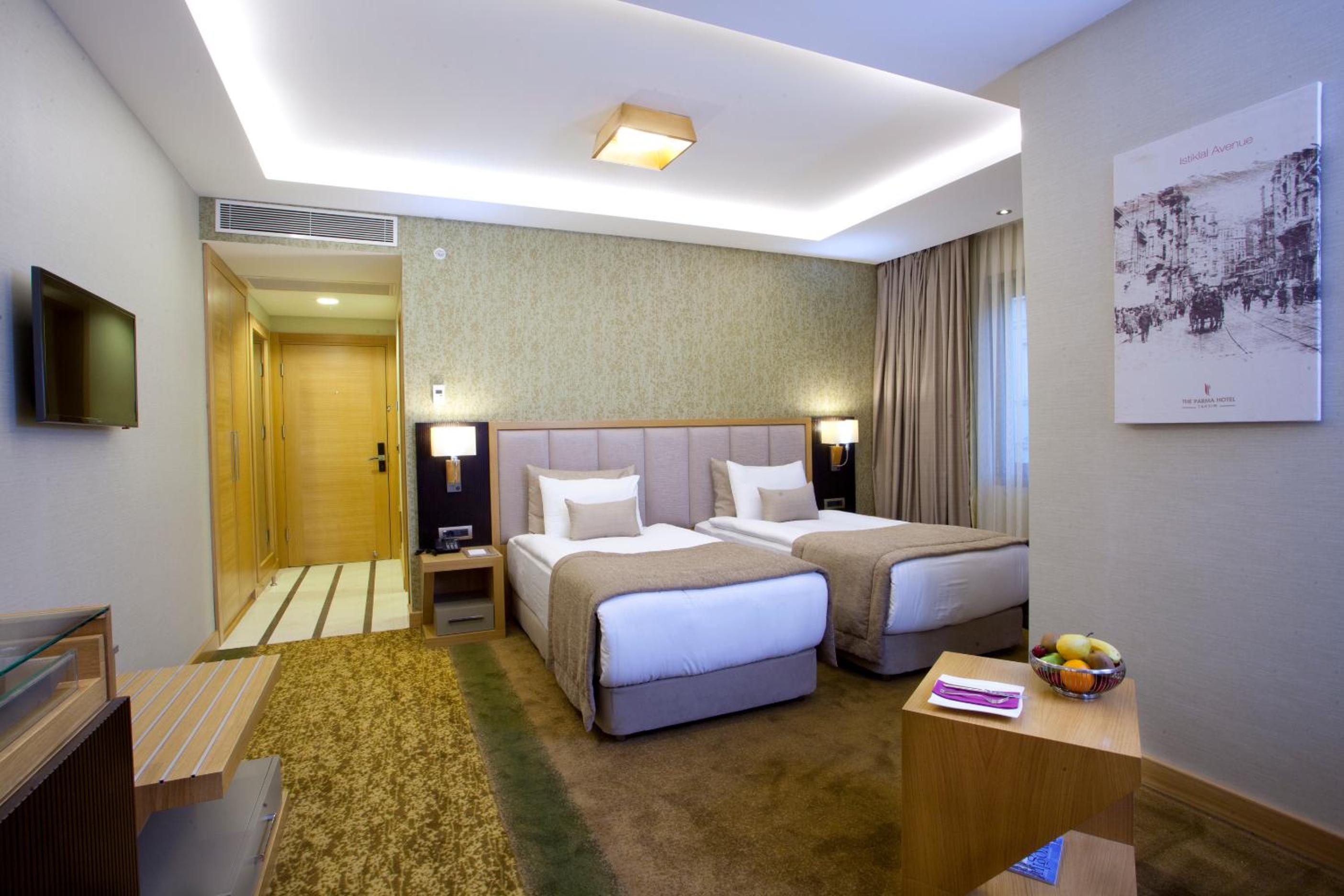 Superior Triple Room thumbnail 5