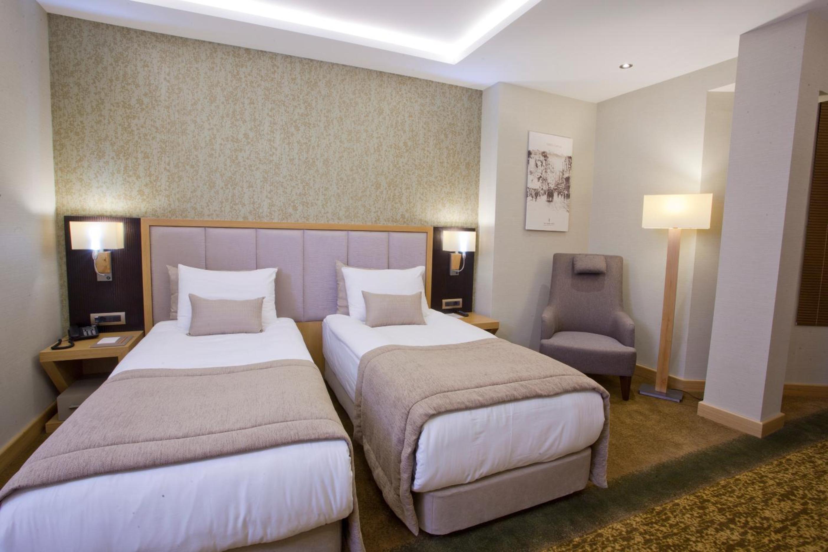 Superior Double Room With Spa Package thumbnail 5