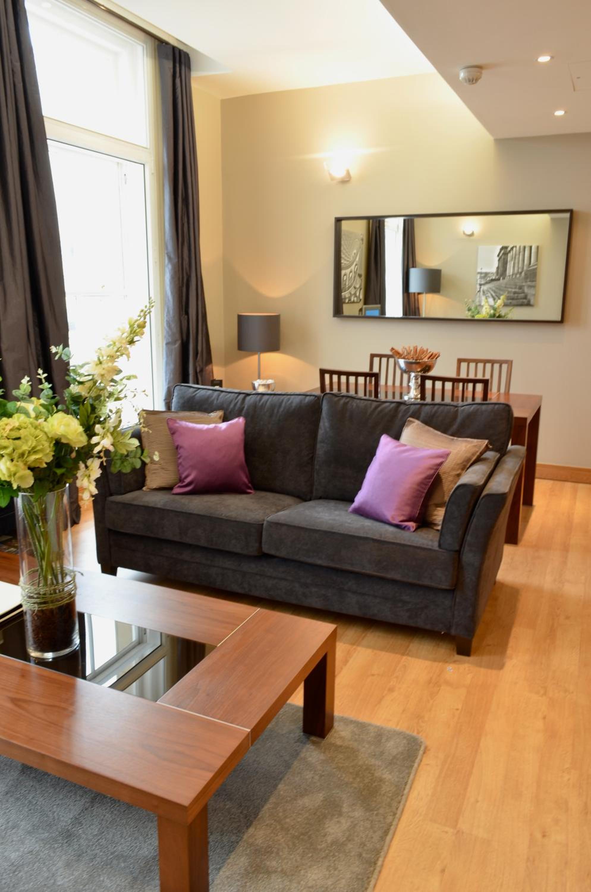 One-Bedroom Apartment - Photo 1