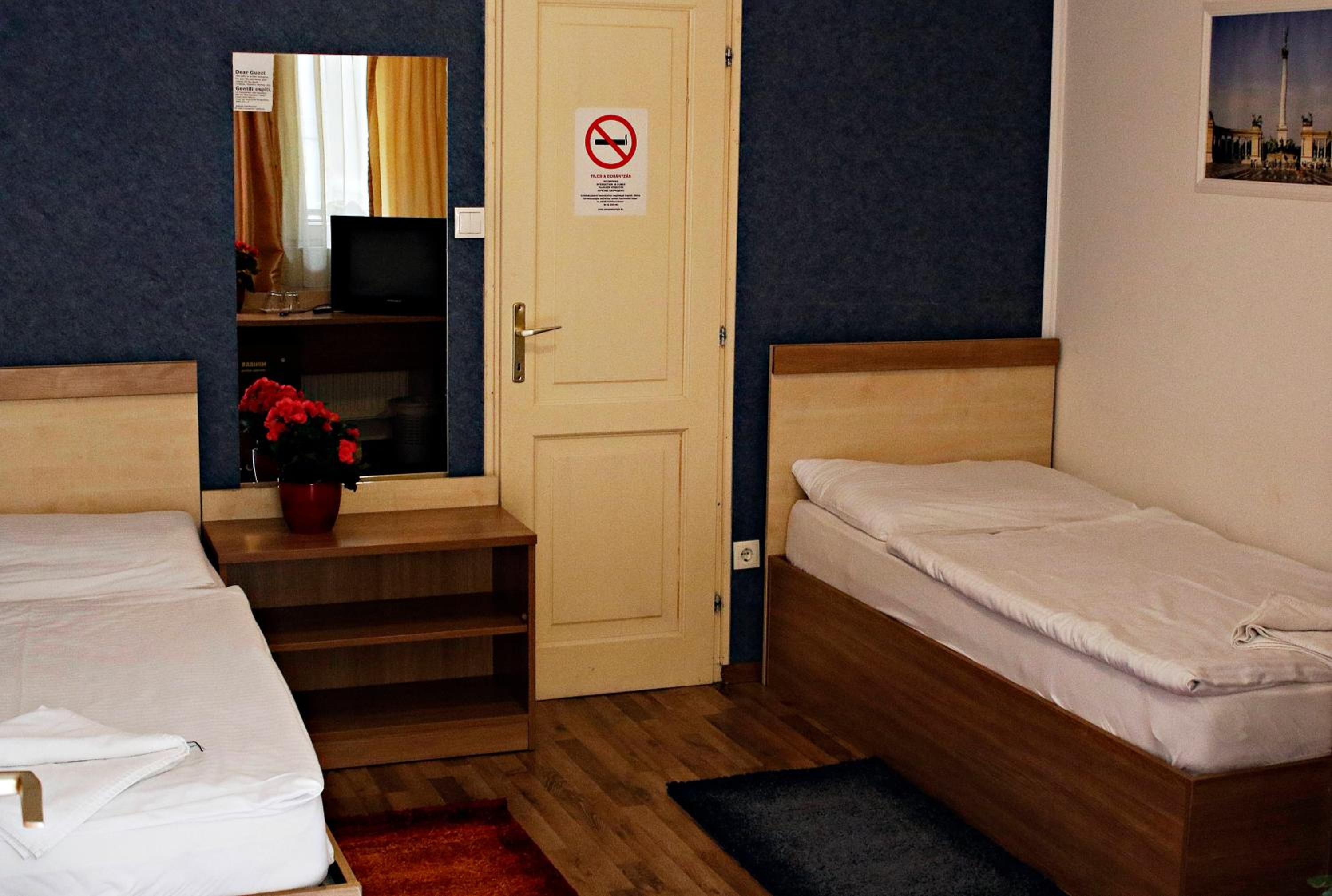 Standard Double or Twin Room - Photo 3