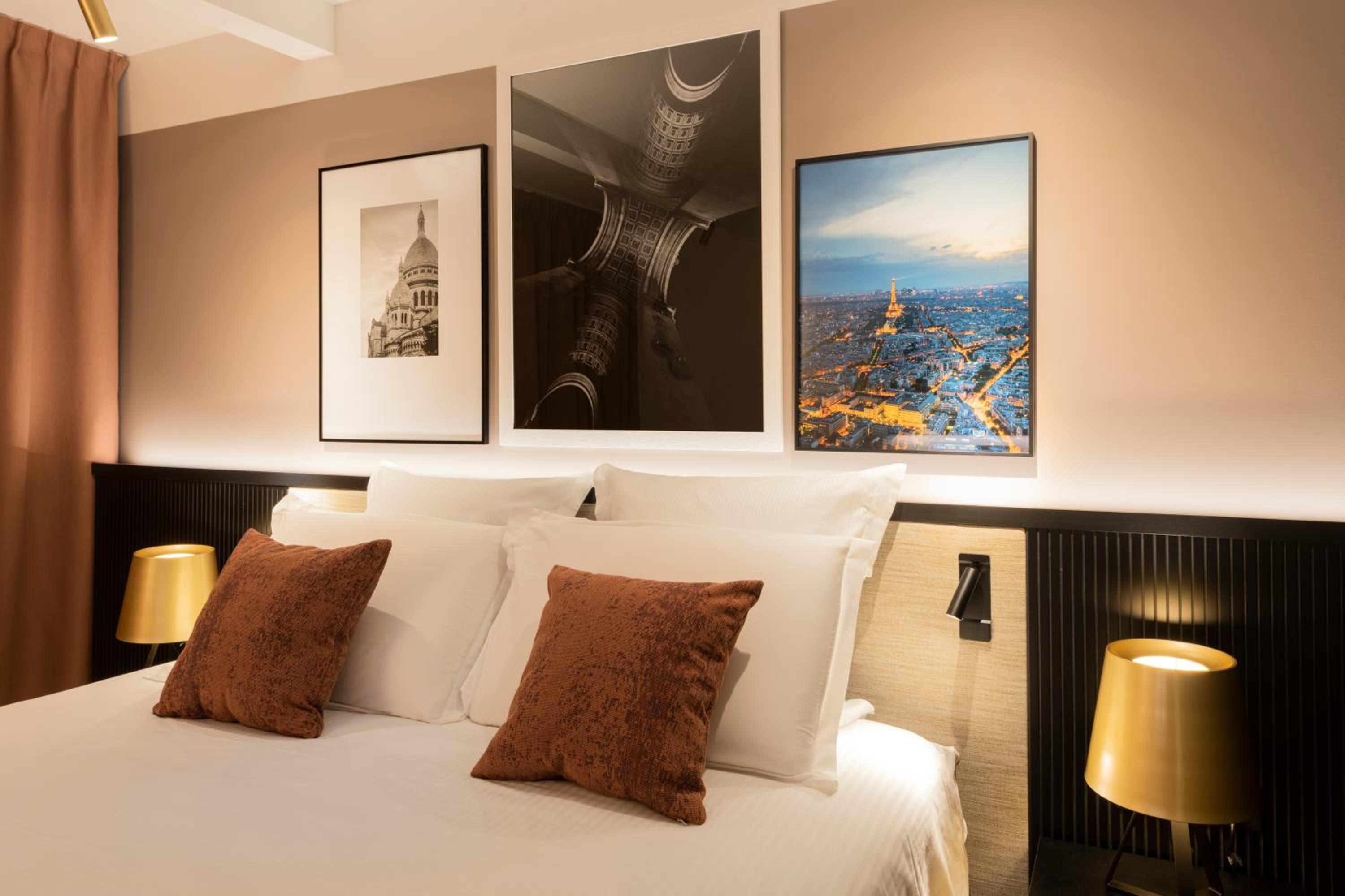 Deluxe Double Room - Photo 16
