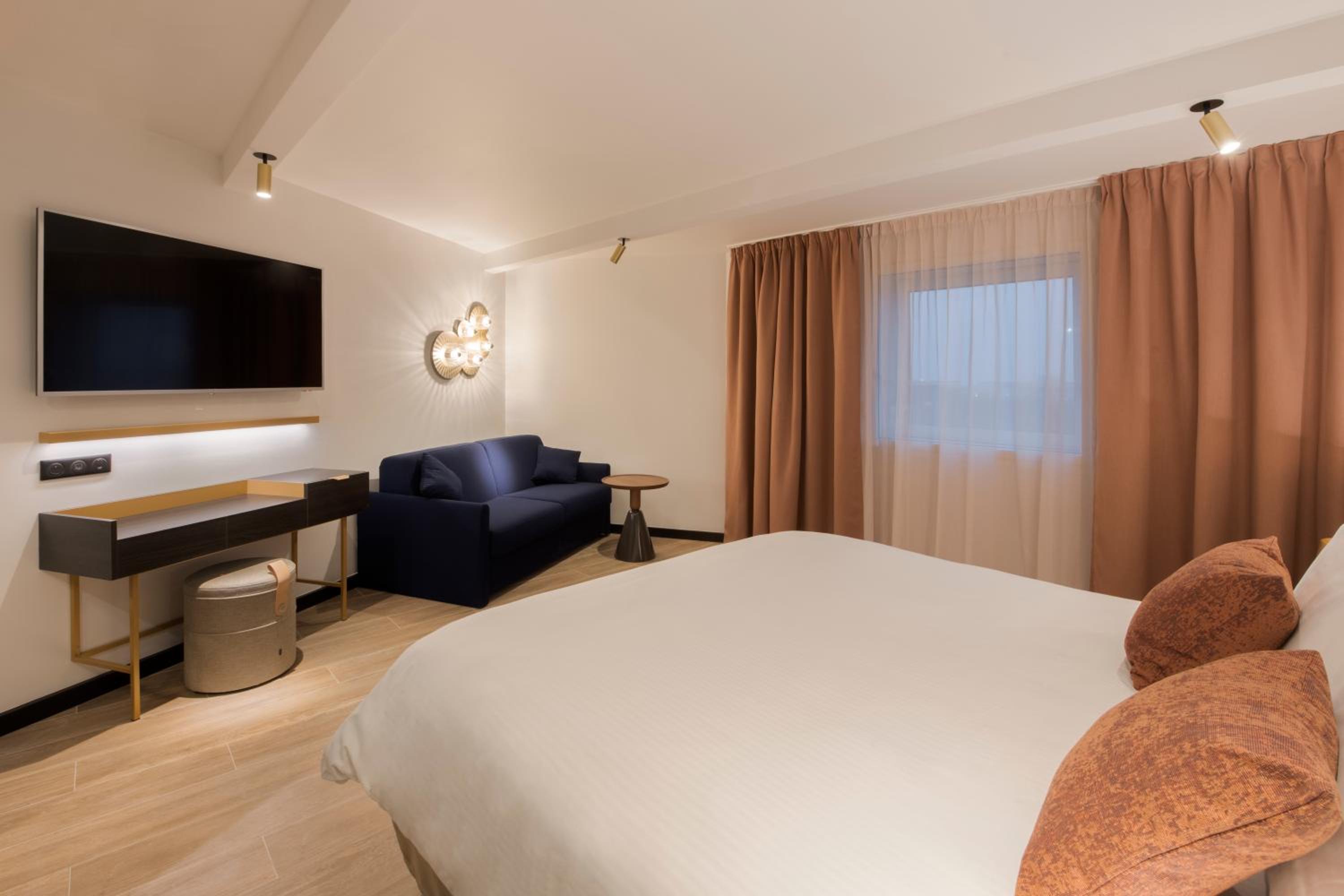Deluxe Double Room - Photo 8