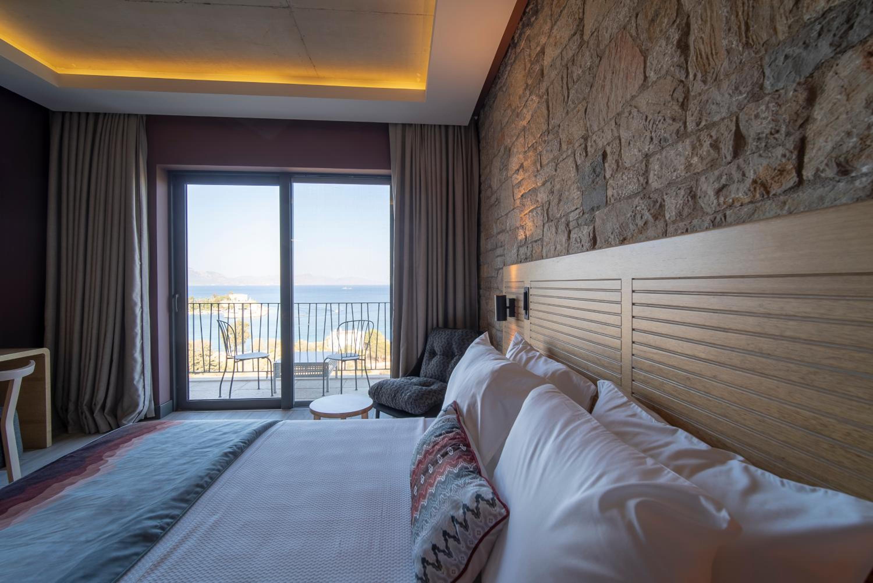 Deluxe Double Room with Balcony and Sea View - Photo 2