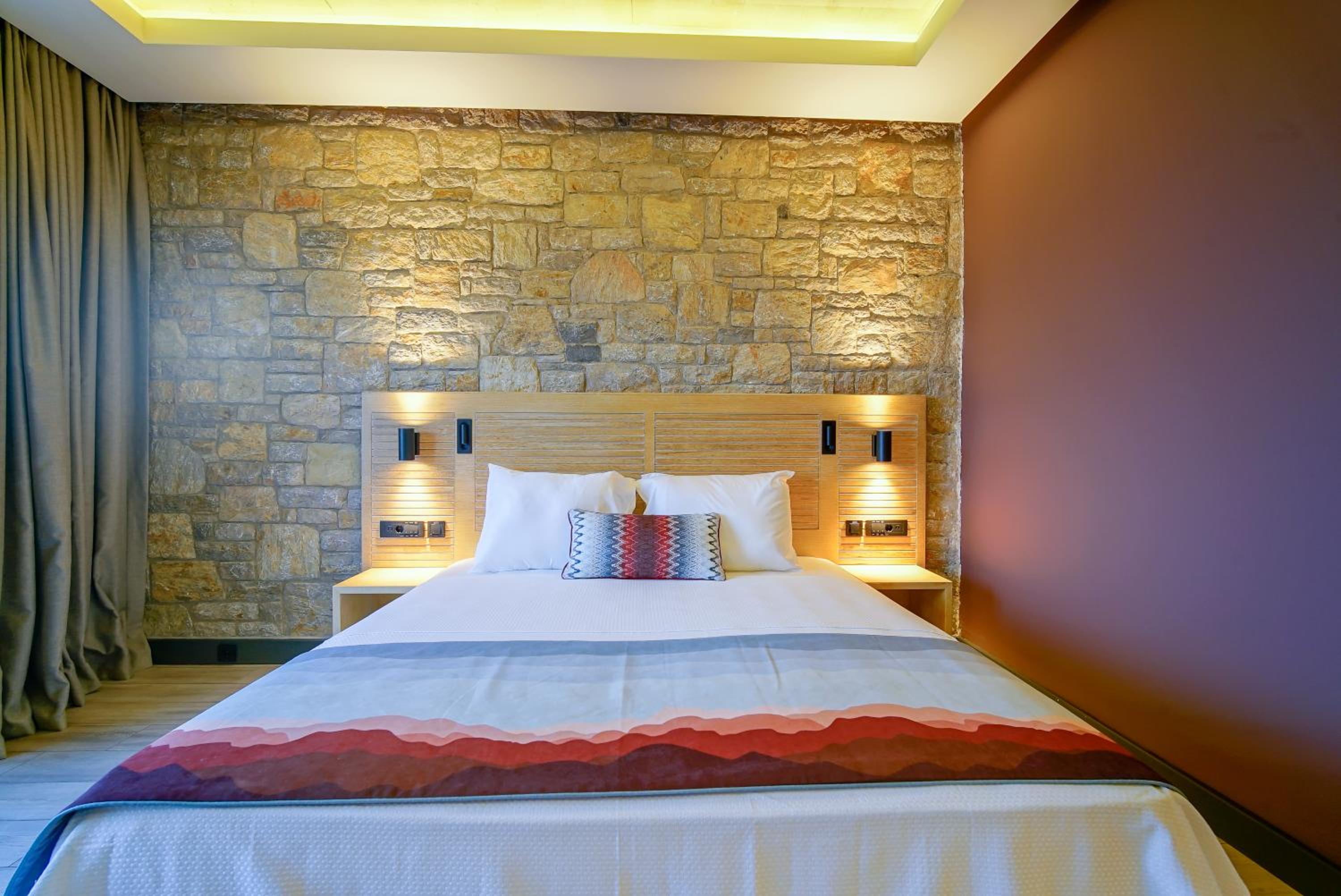 Deluxe Double Room with Balcony and Sea View - Photo 3