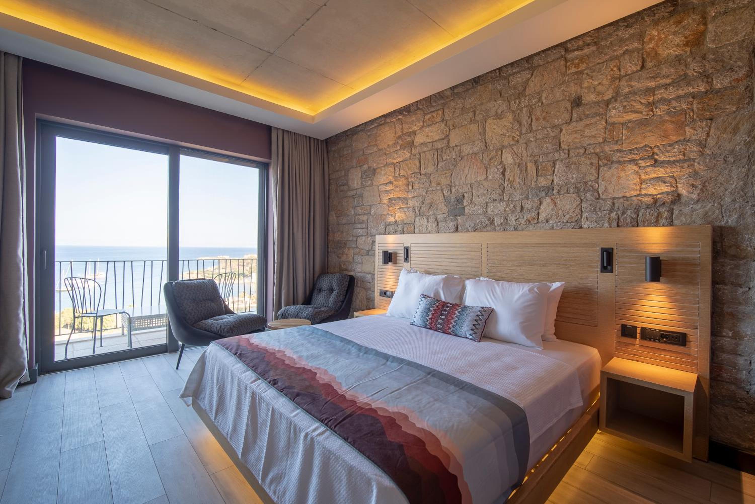 Deluxe Double Room with Balcony and Sea View - Photo 1