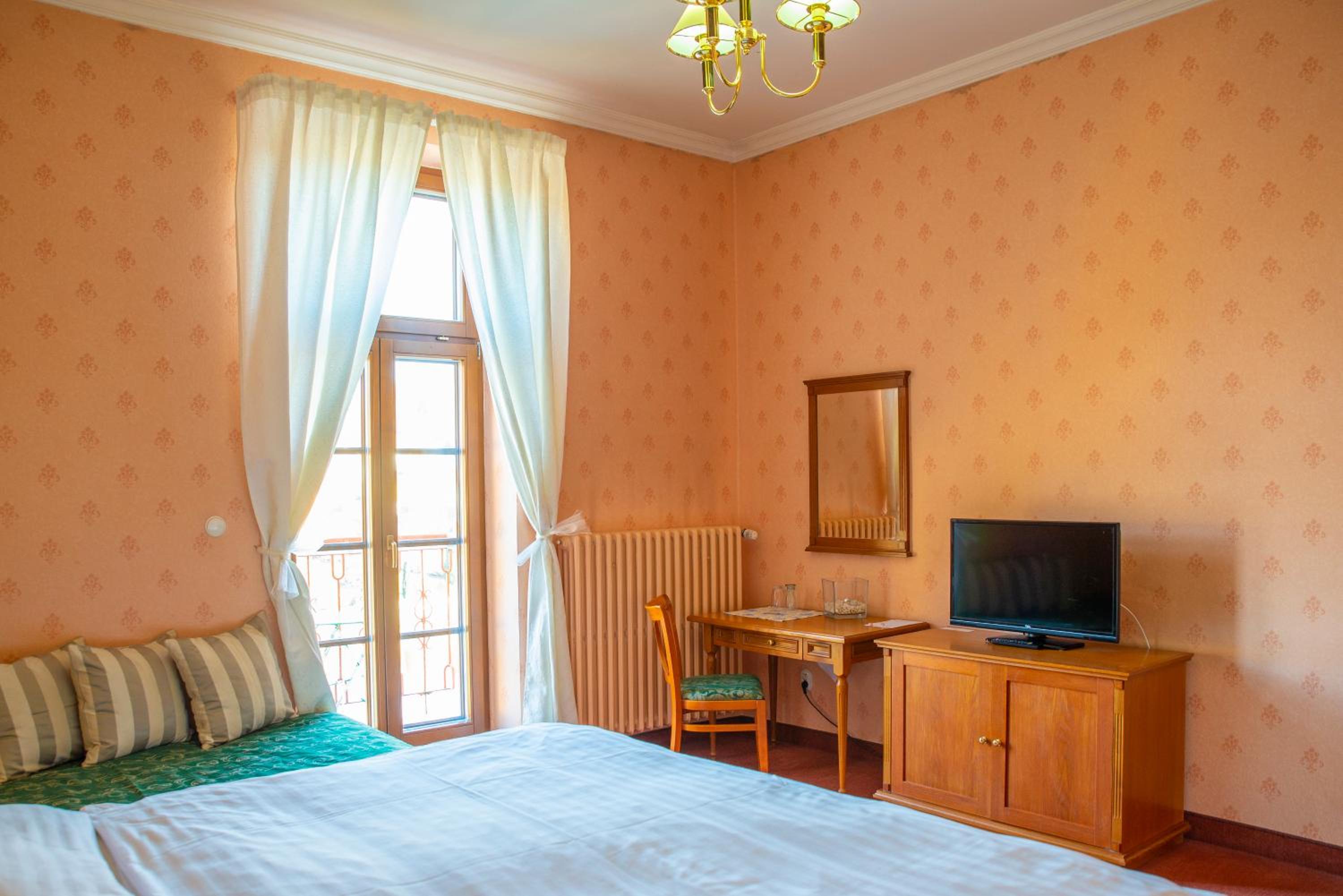 Double Room with River View - Photo 4