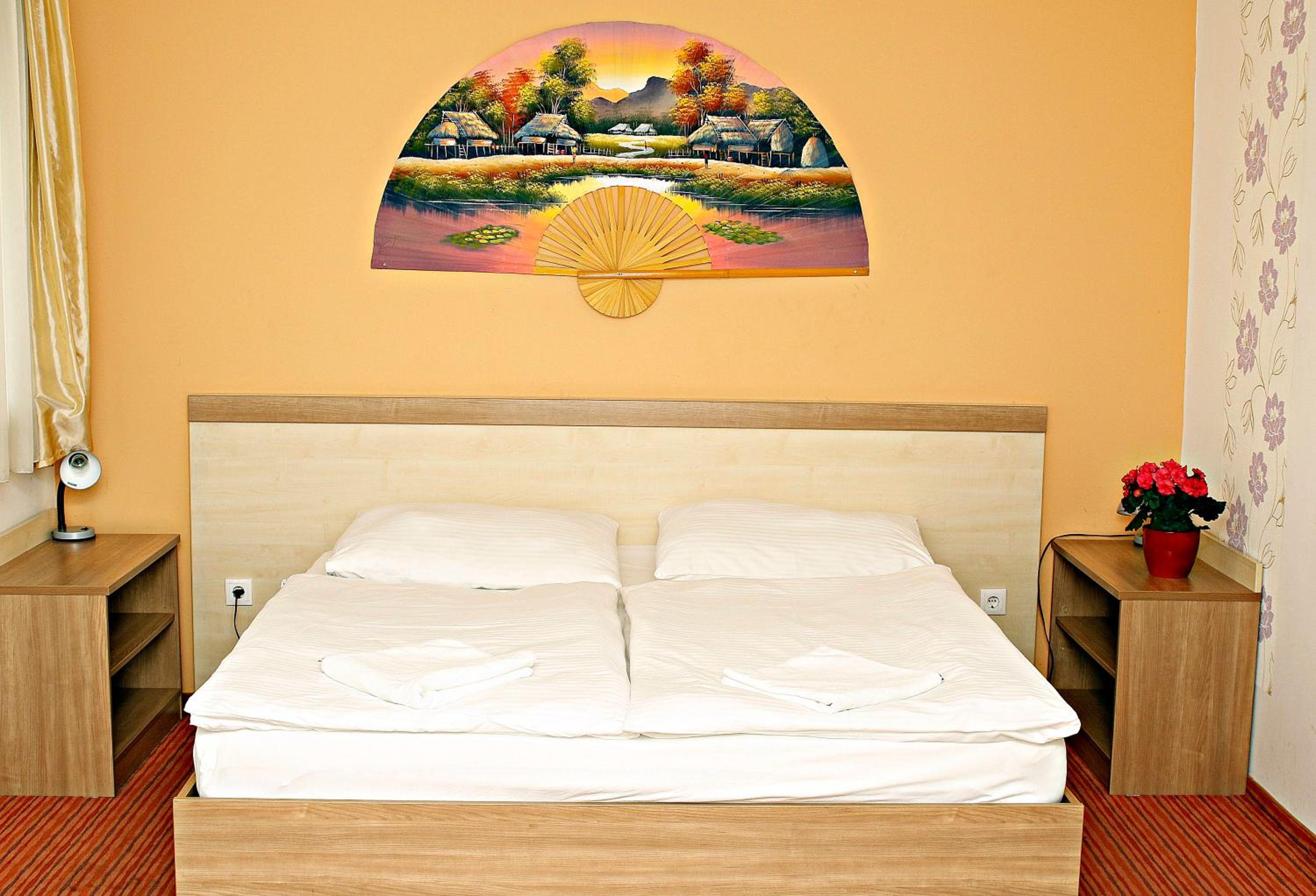 Standard Double or Twin Room - Photo 11