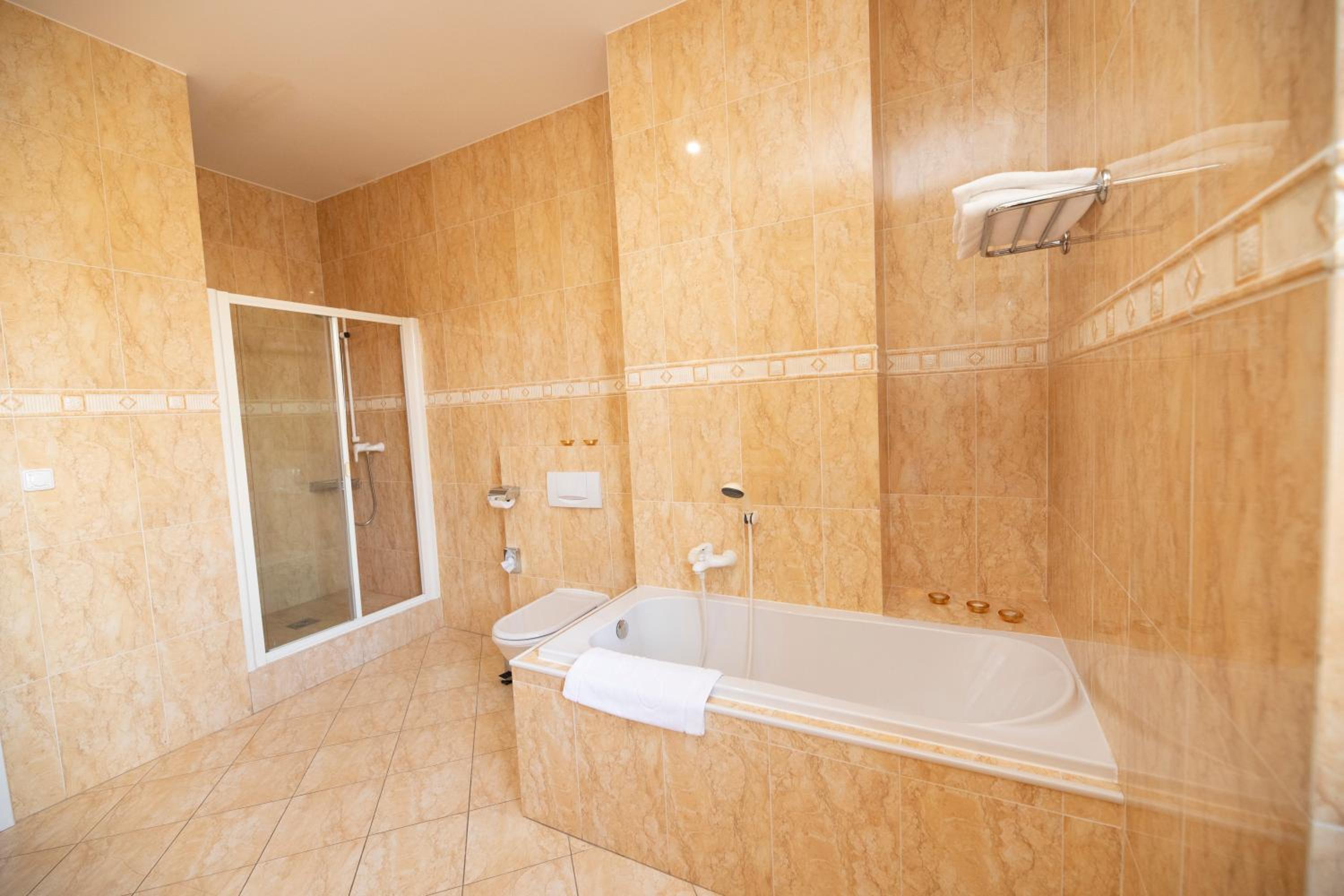 One-Bedroom Apartment - Photo 13
