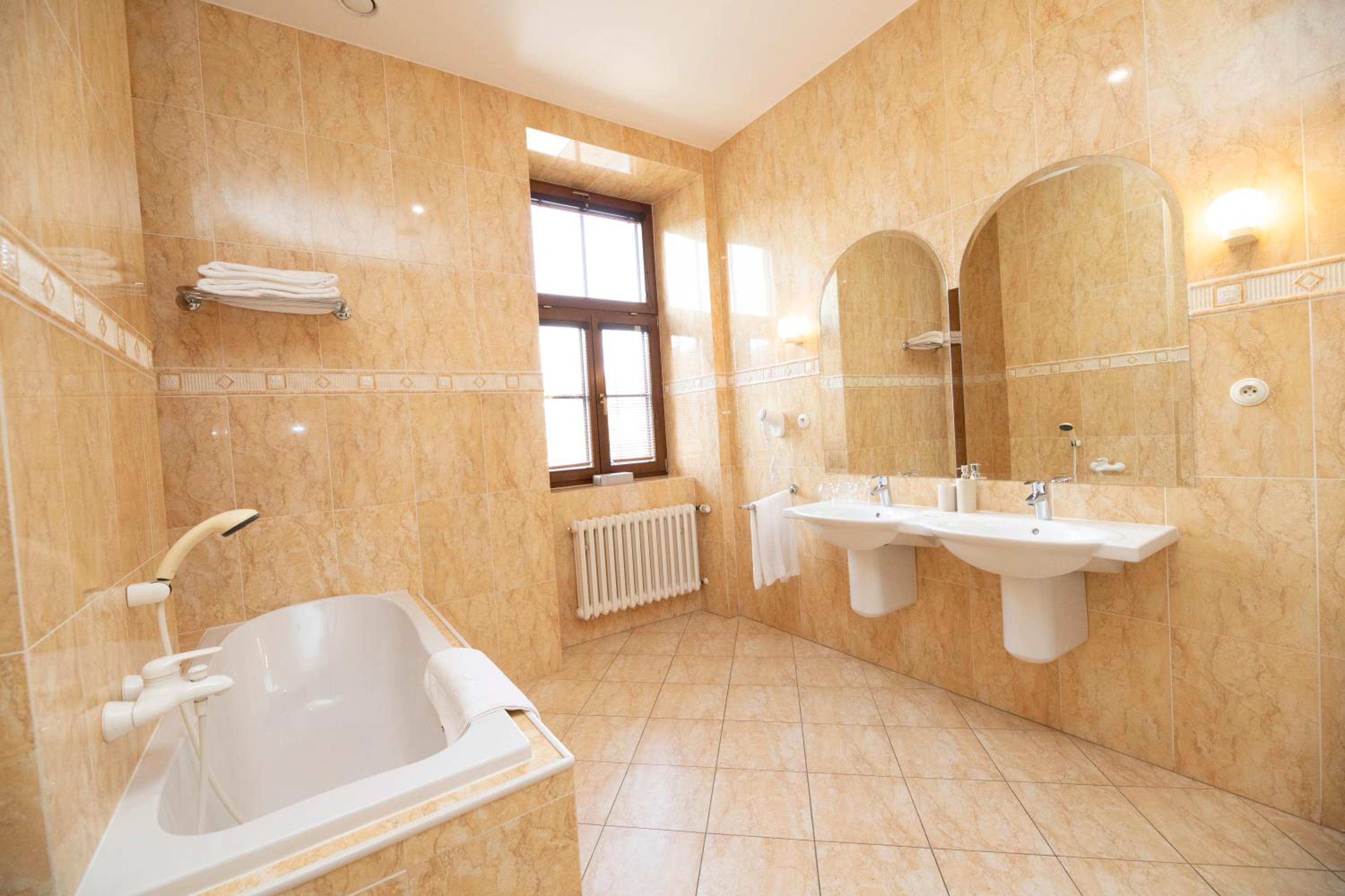 One-Bedroom Apartment - Photo 11