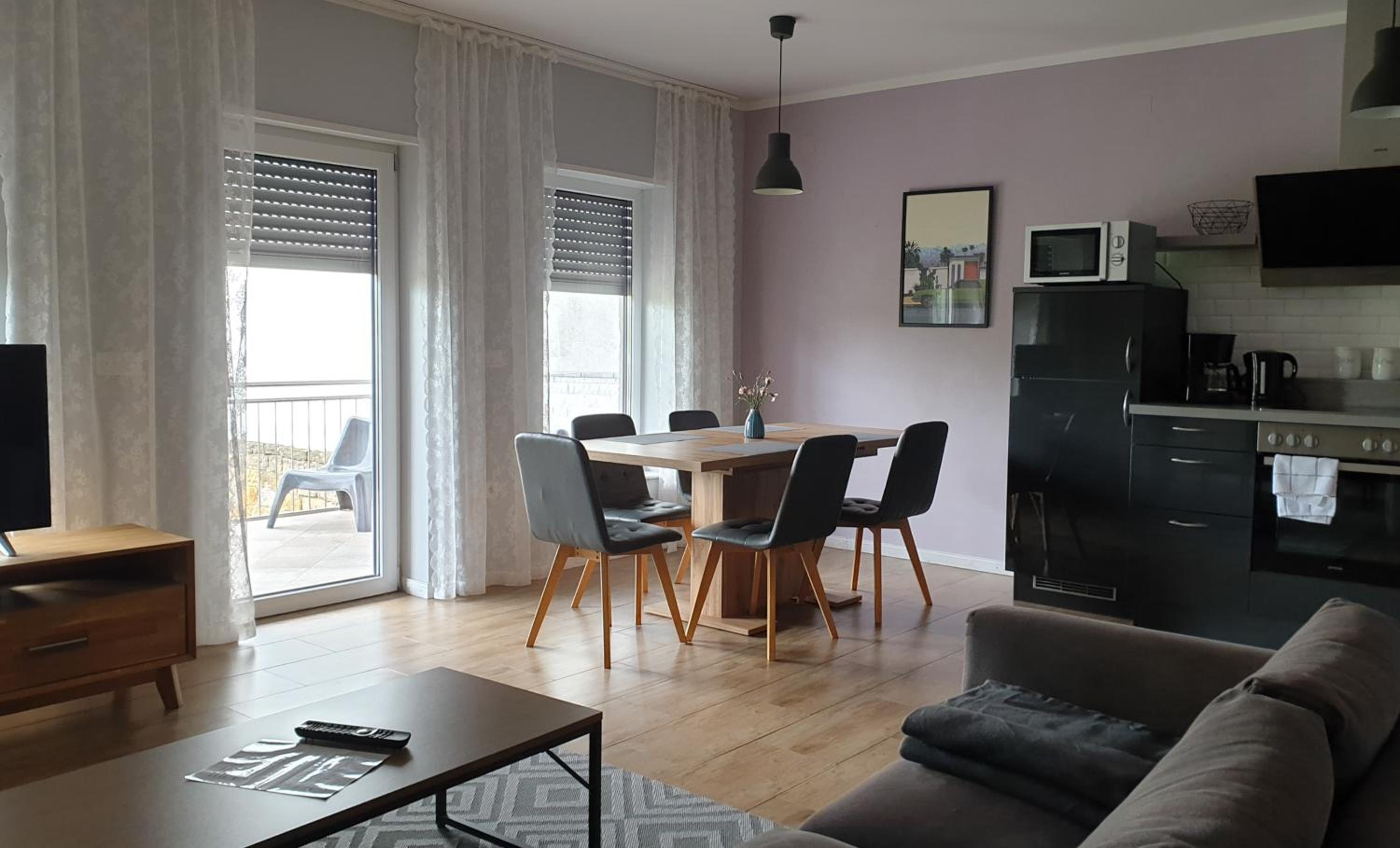 Apartment with Balcony photo 2
