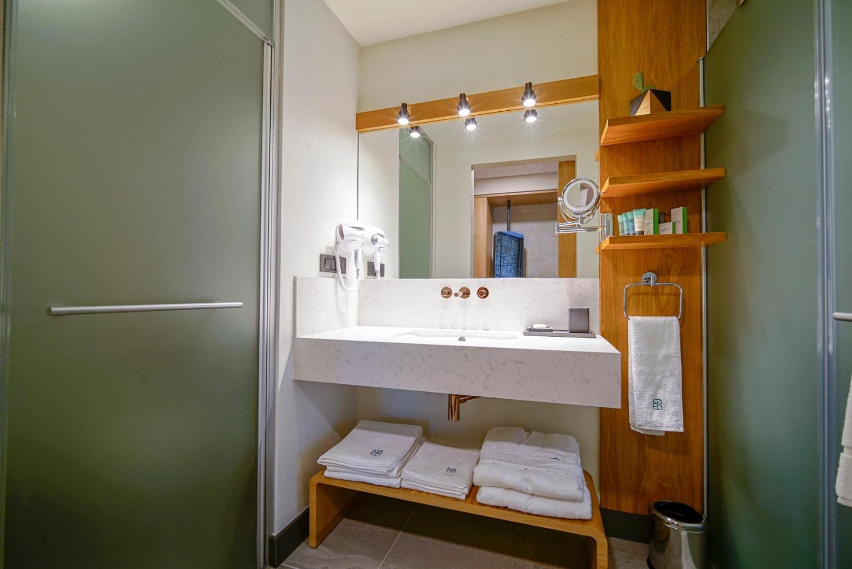 King Room with Sea View - Photo 8