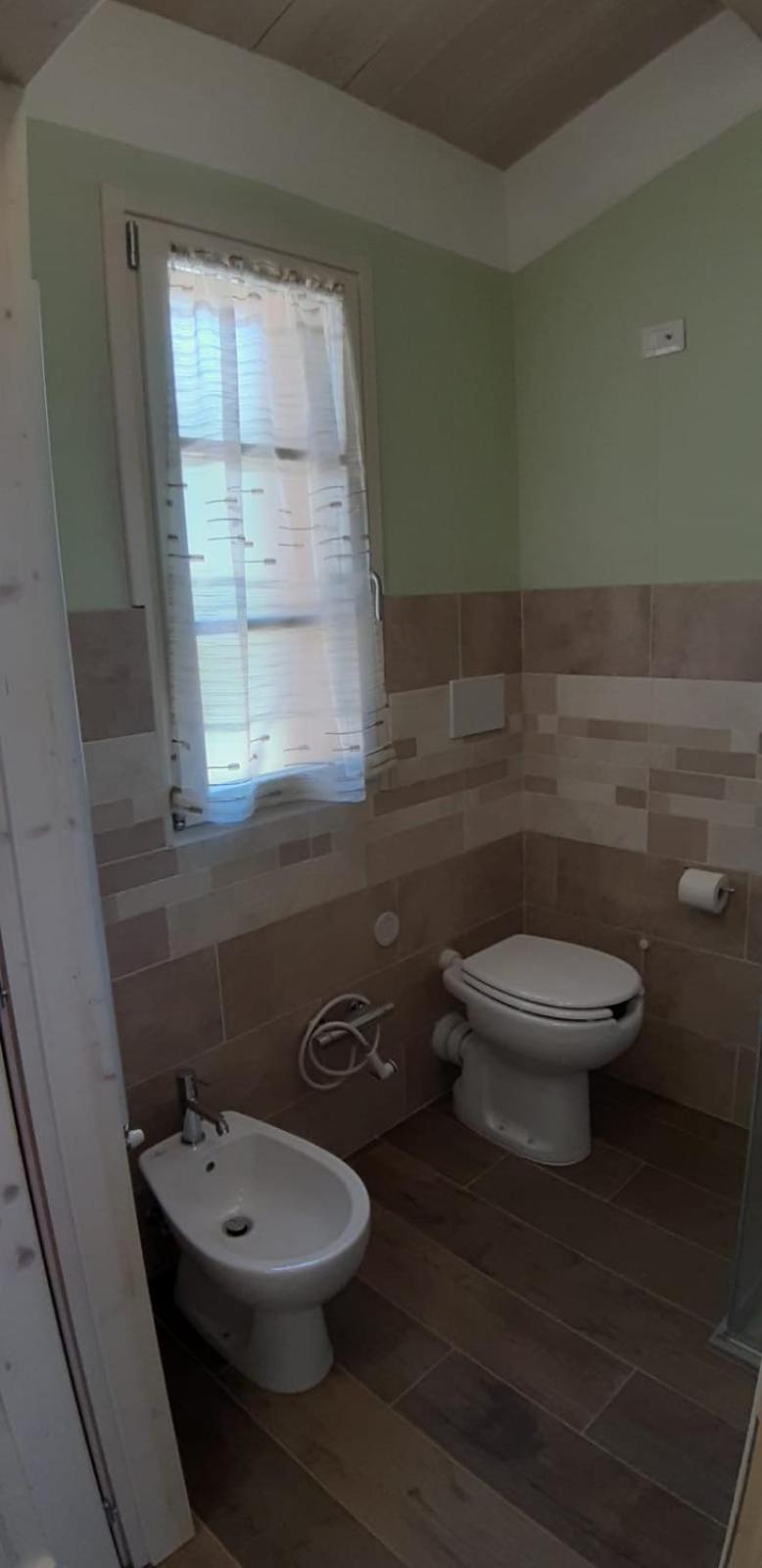 King Room with Roll-In Shower - Disability Access photo 3