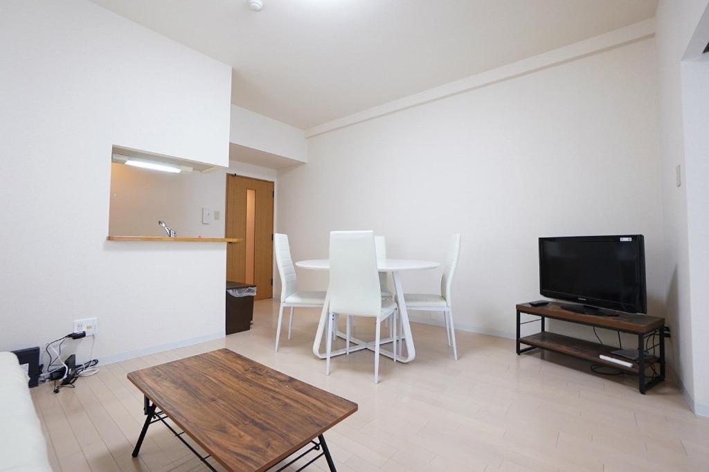 Family Room - Photo 32