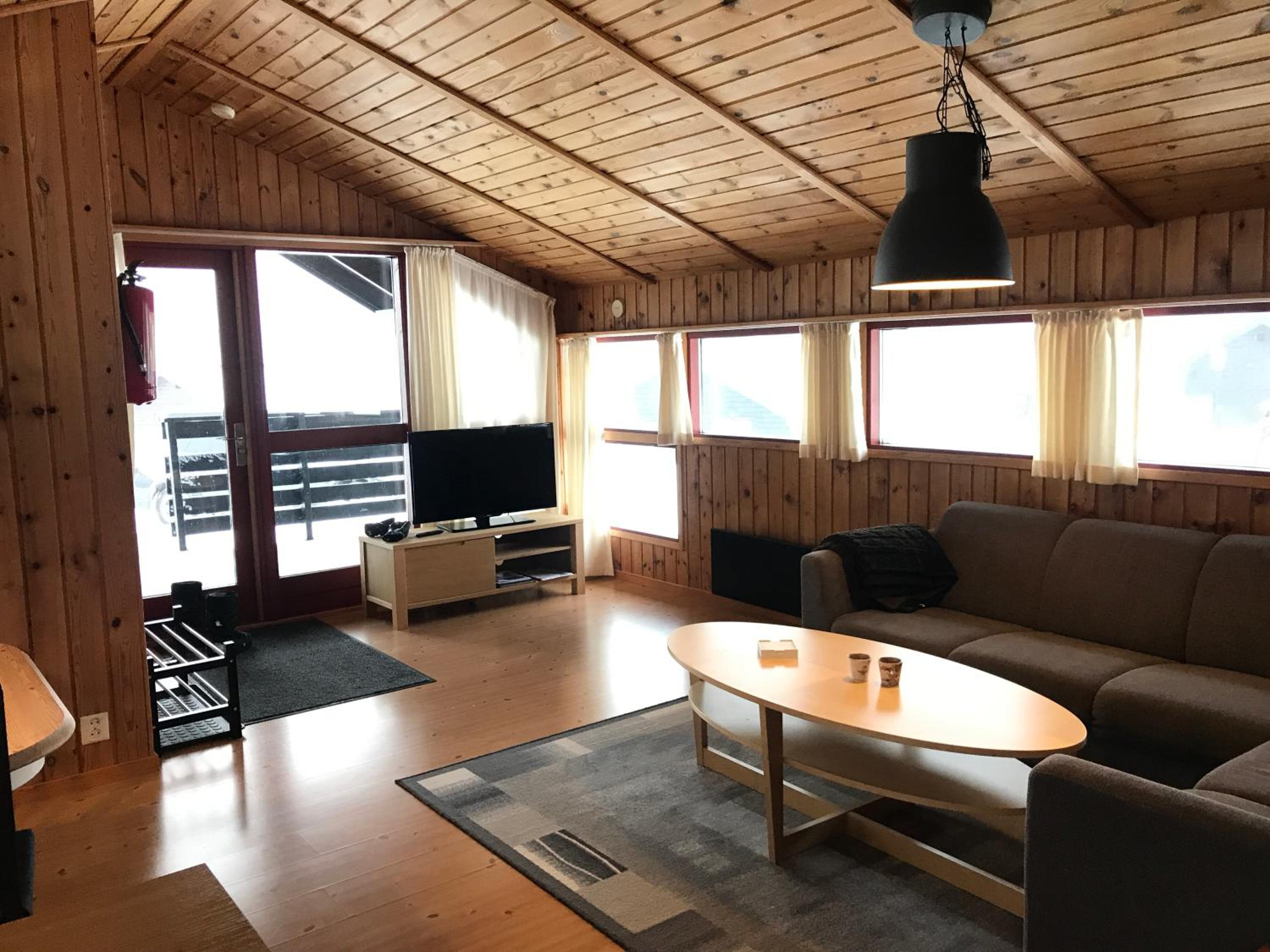 Two-Bedroom Cottage - Photo 2