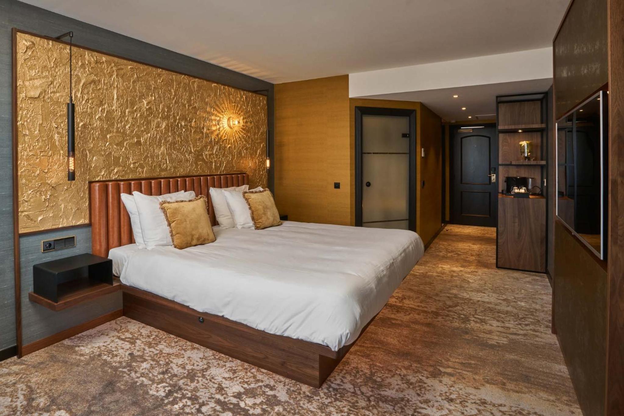 Dutch Design Double Room with Balcony - Photo 10