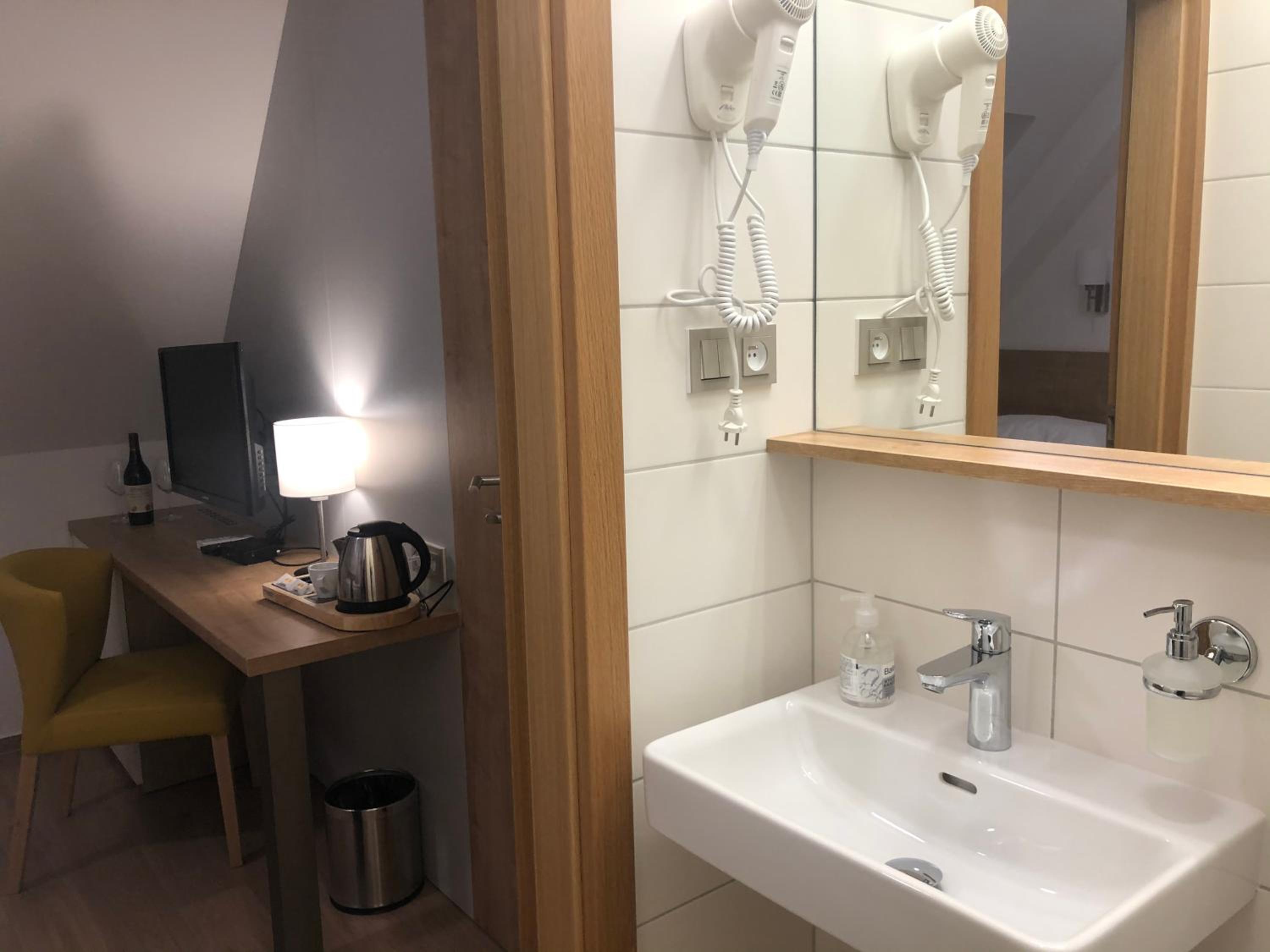 Single Room photo 2
