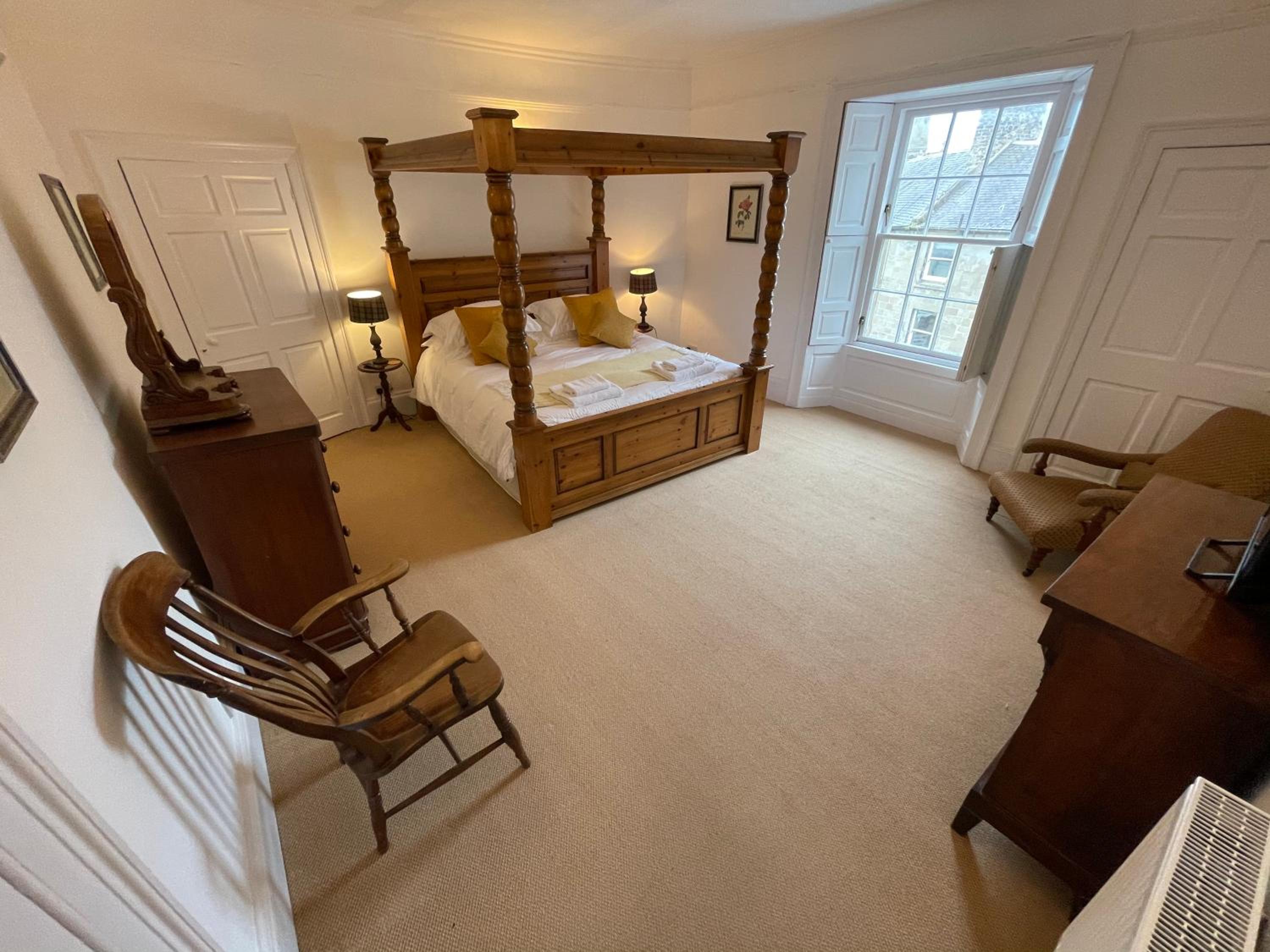 Four-Bedroom House photo 1