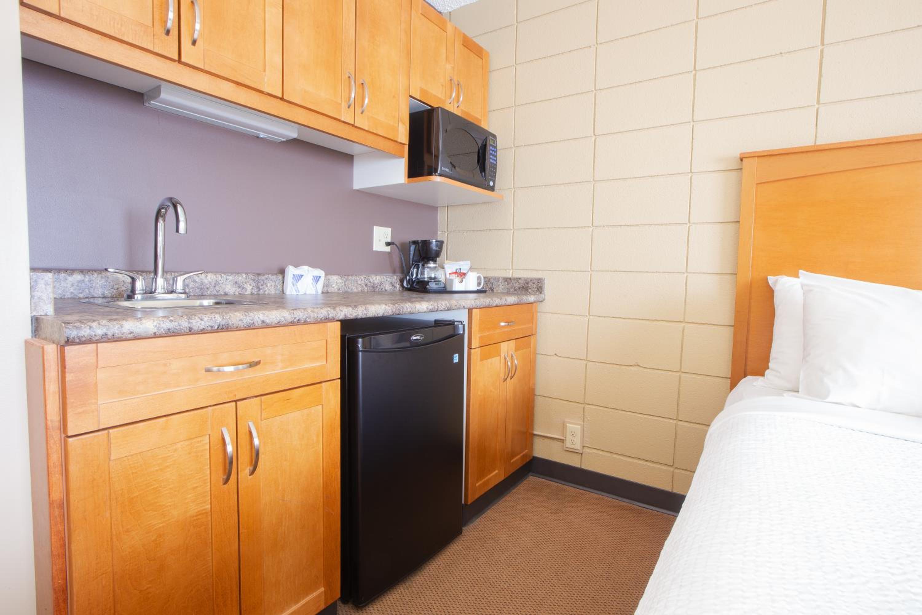 Deluxe Queen Room - Photo 6