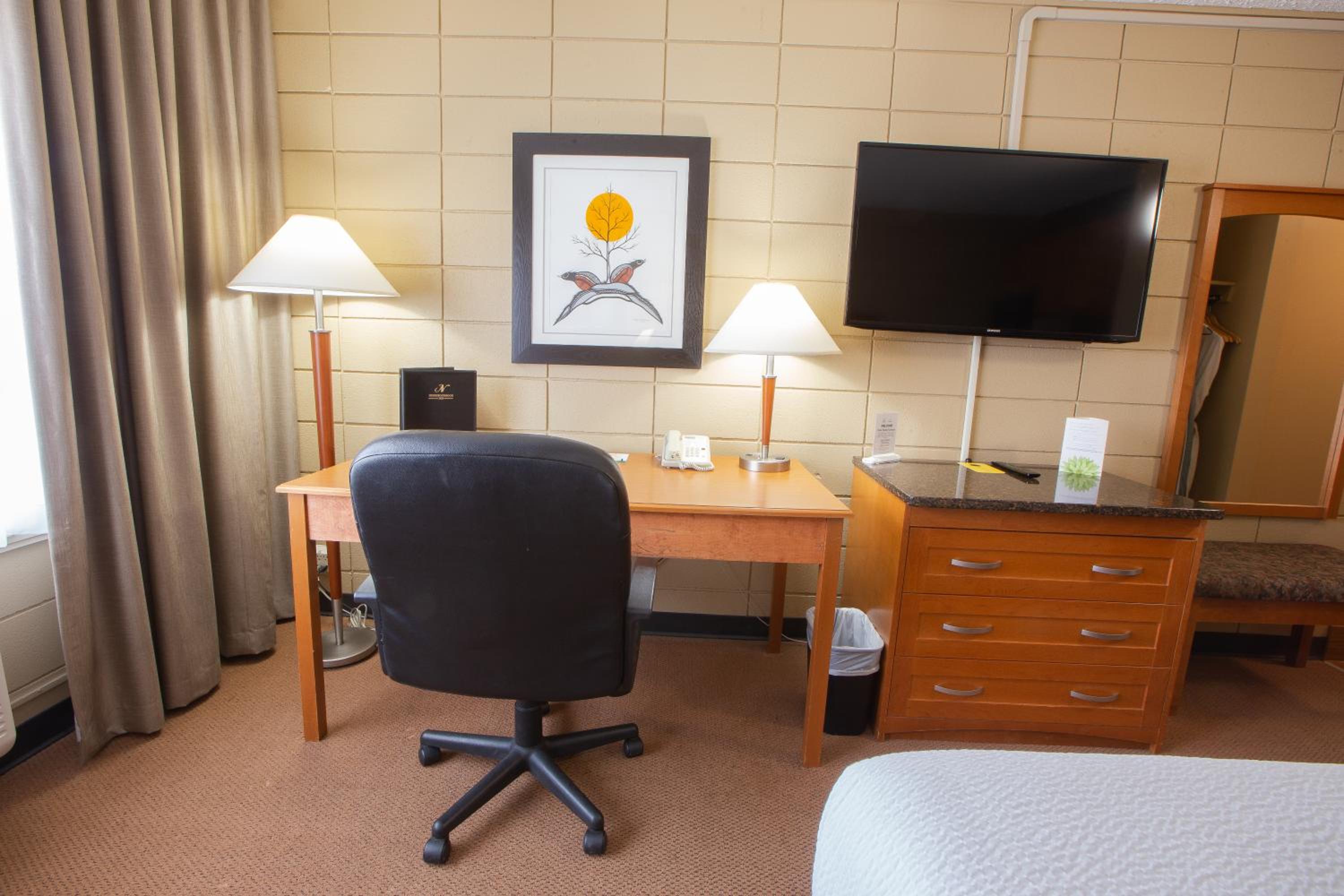 Deluxe Queen Room - Photo 7