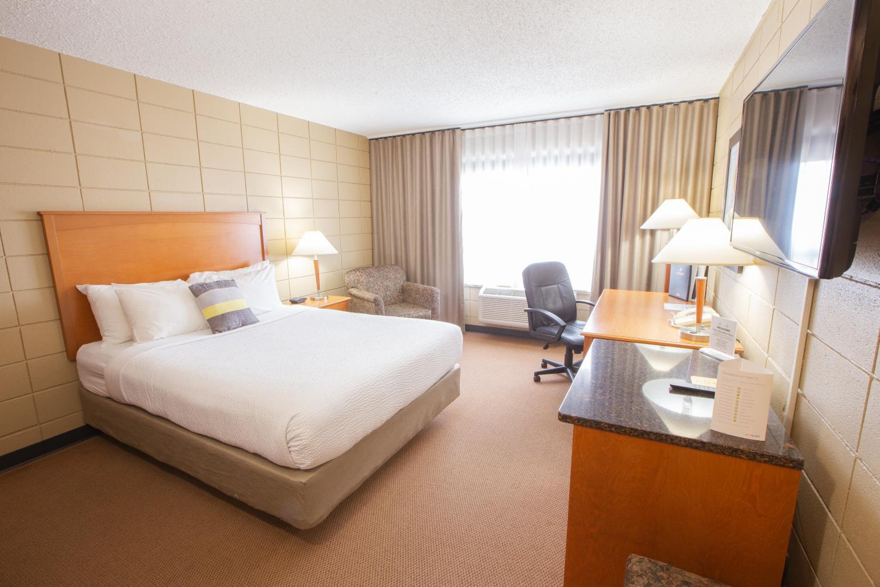 Deluxe Queen Room - Photo 1