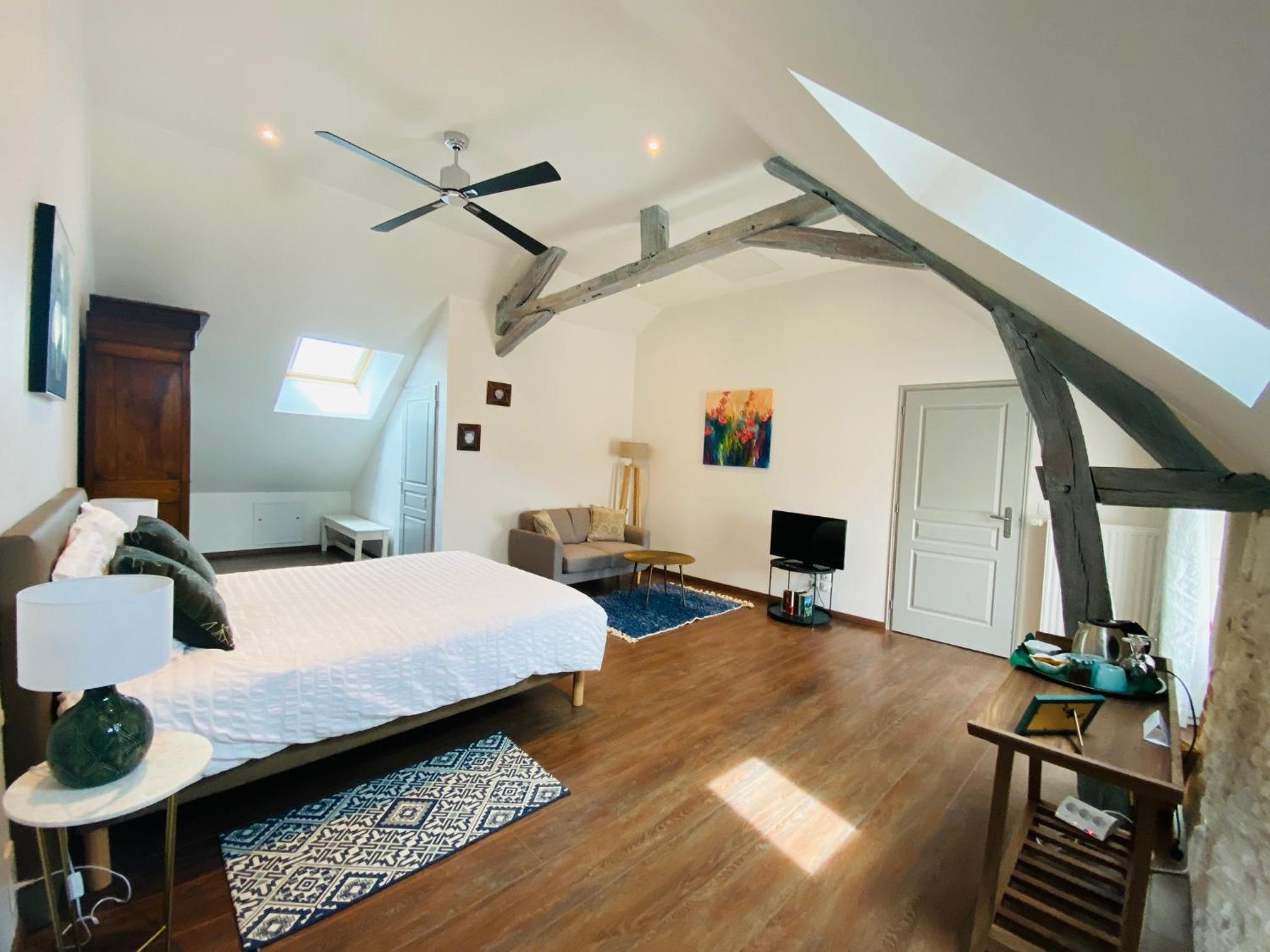 Large Double Room photo 1