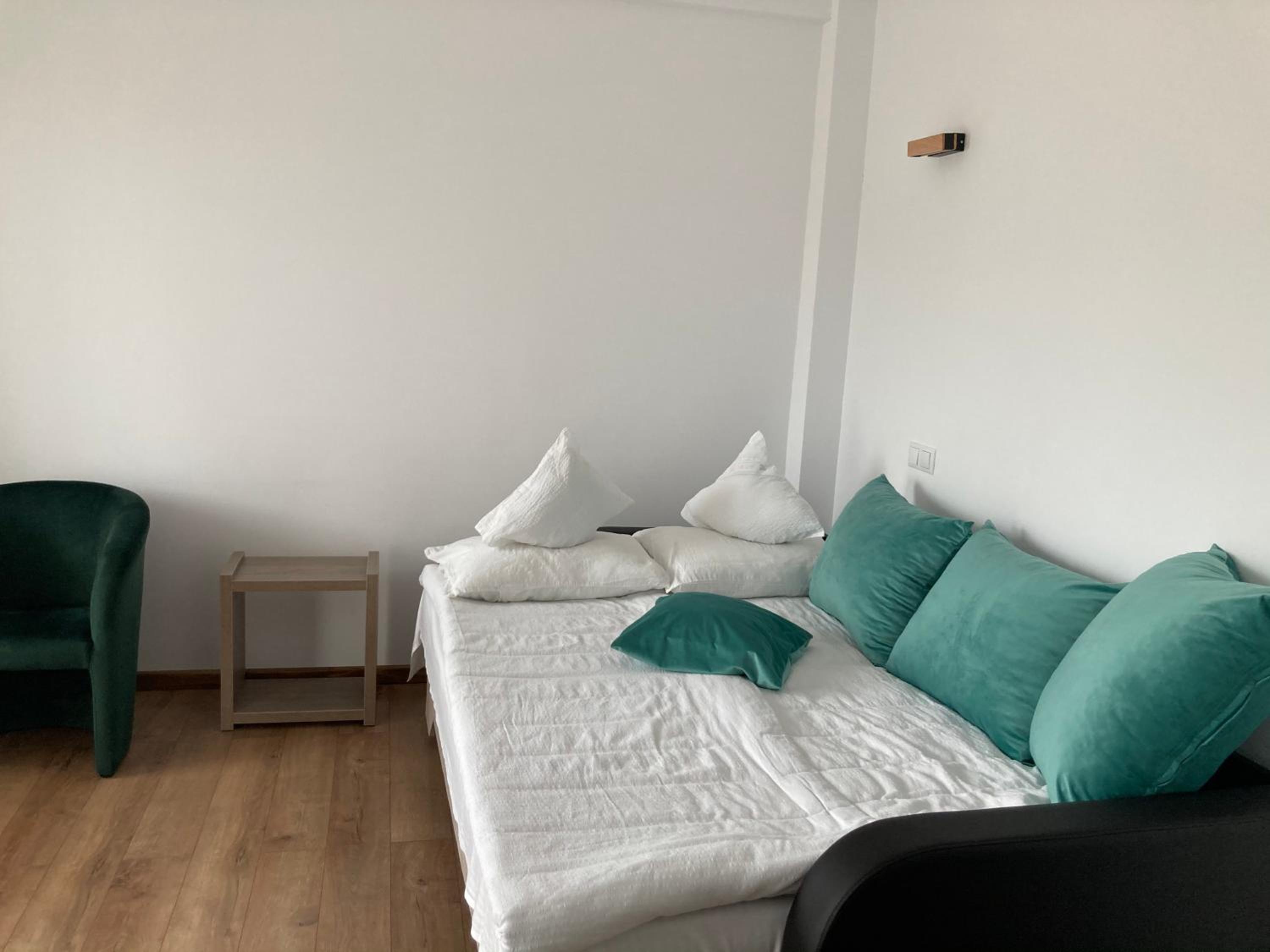 Apartment with Balcony - Photo 8