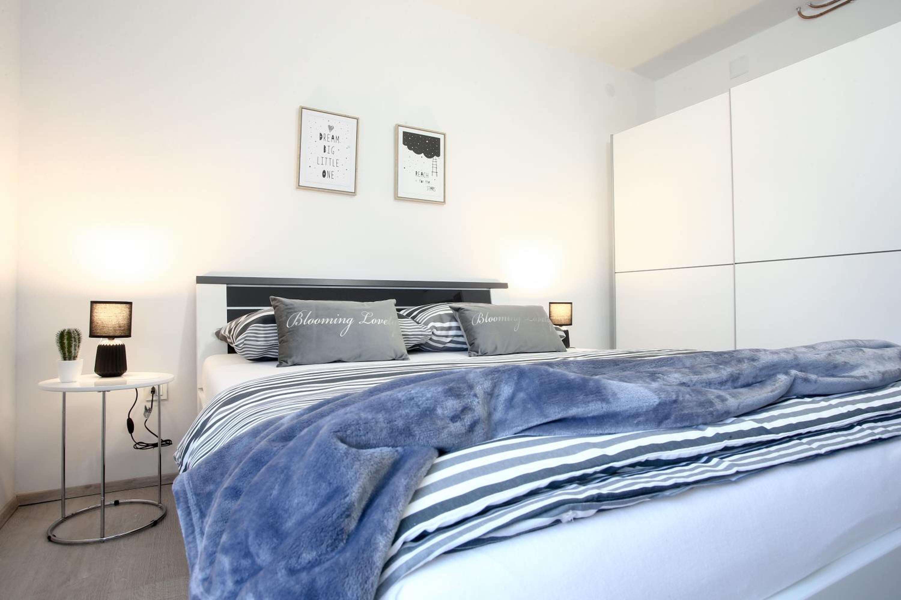 Double Room with Private Bathroom - Photo 6