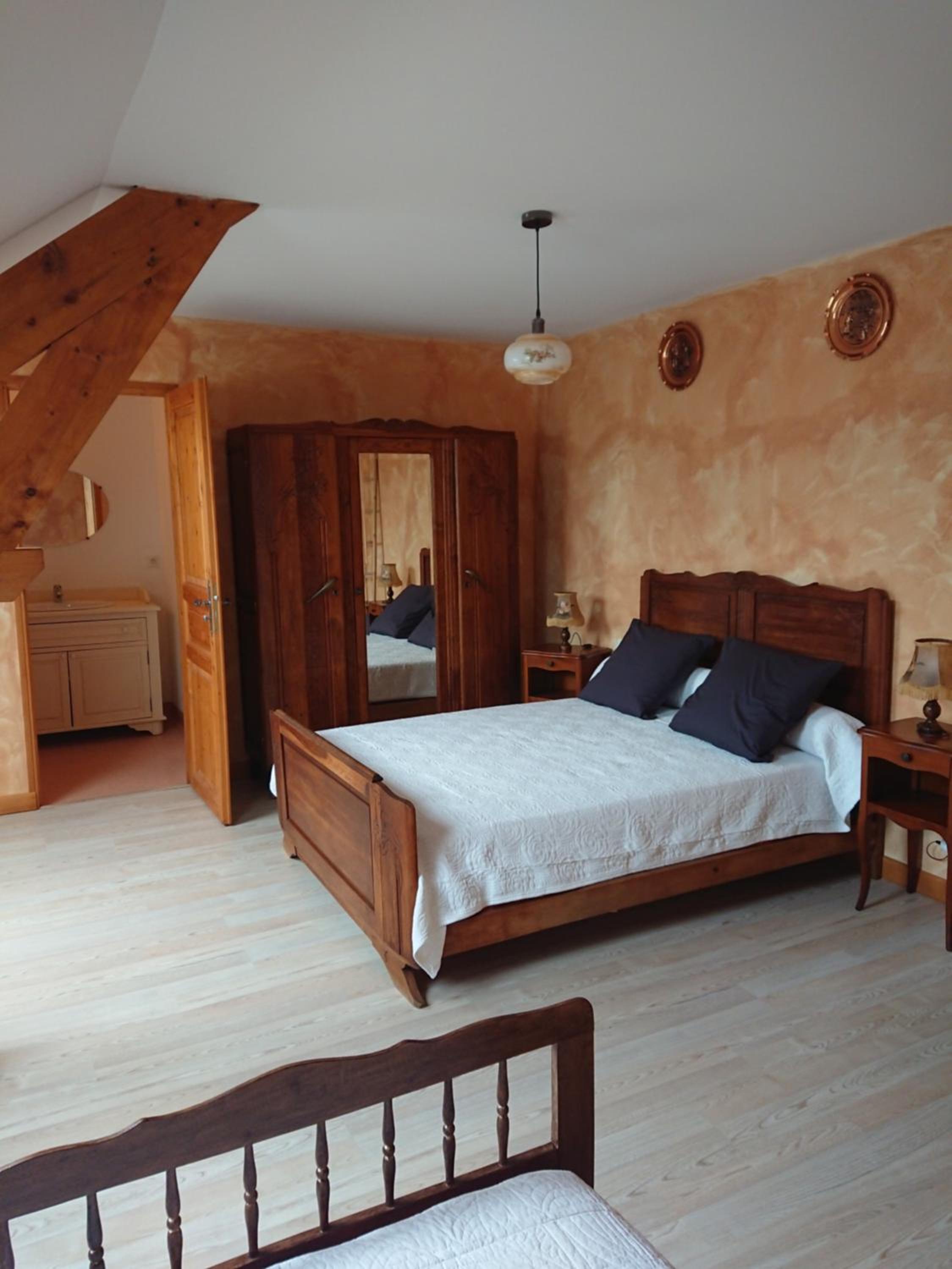 Triple Room with Private Bathroom - Photo 7