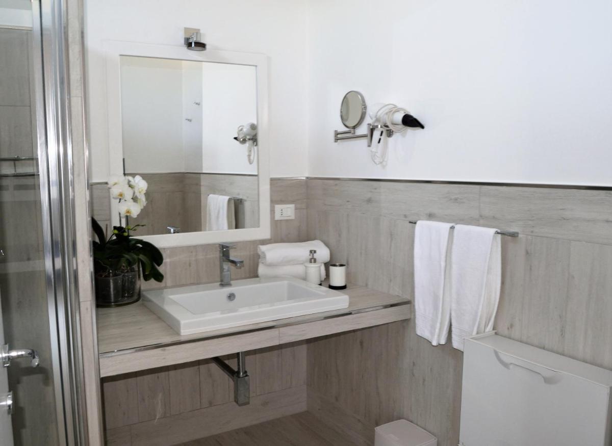 Quadruple Room with Terrace - Photo 11