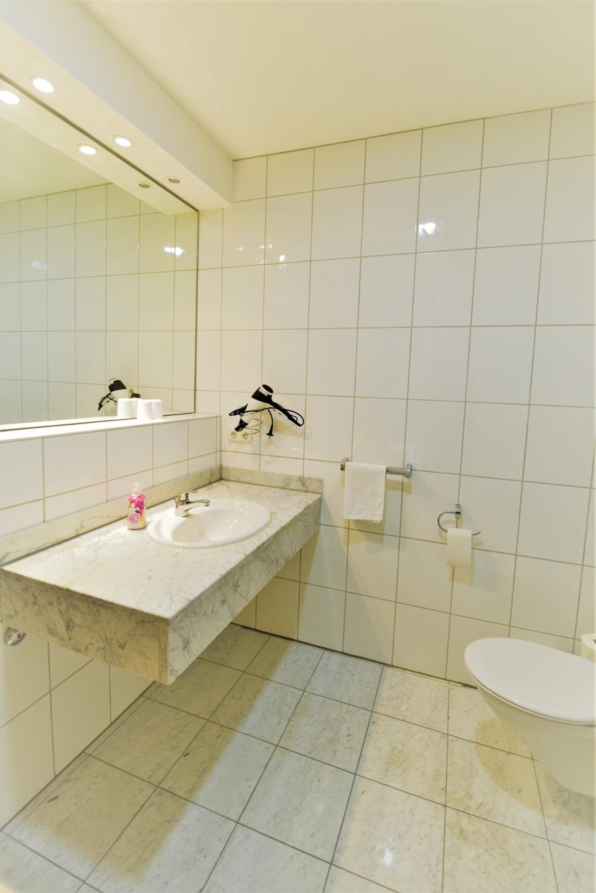 Family Room with Bathroom - Photo 2