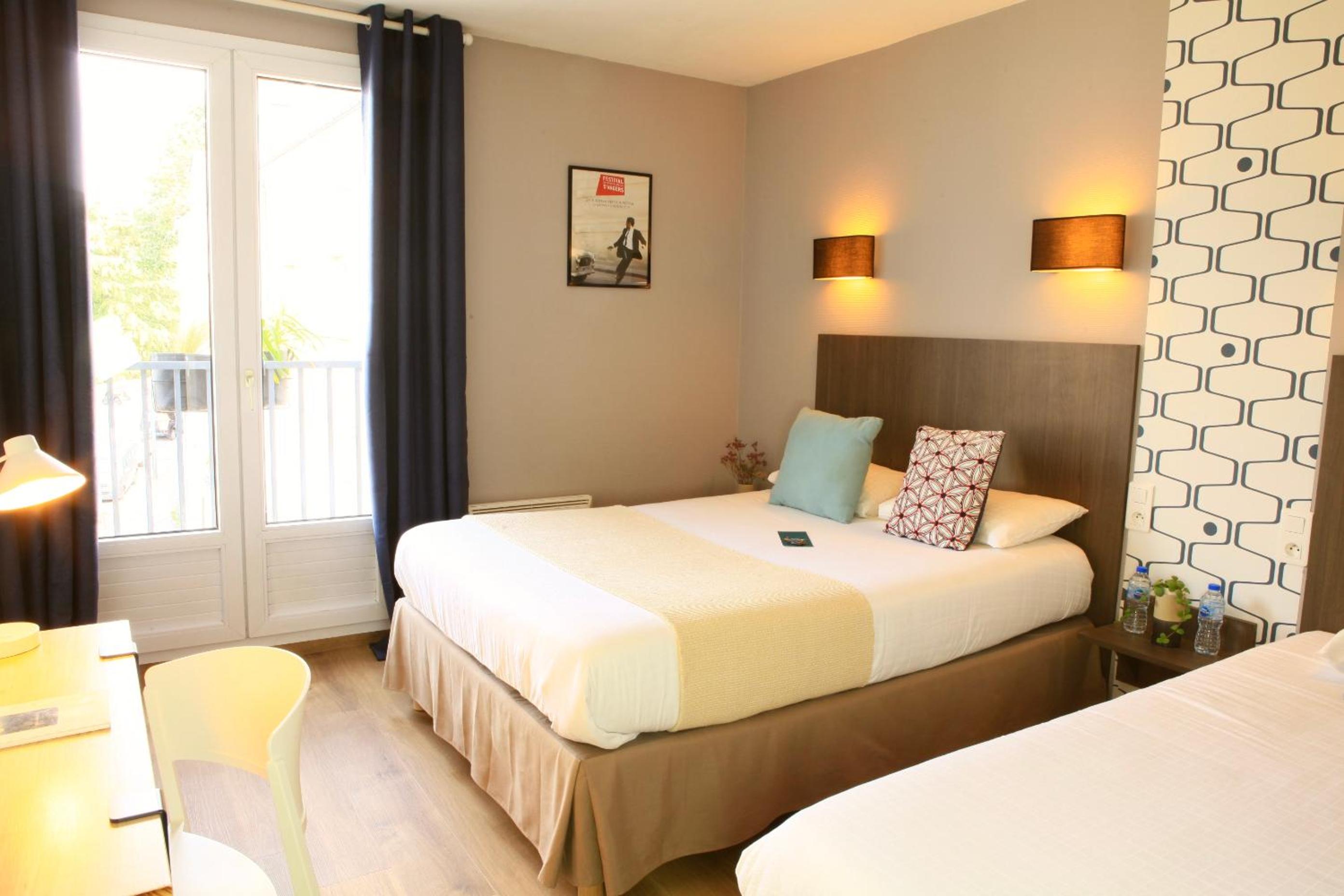 Classic Triple Room - Castle View photo 2