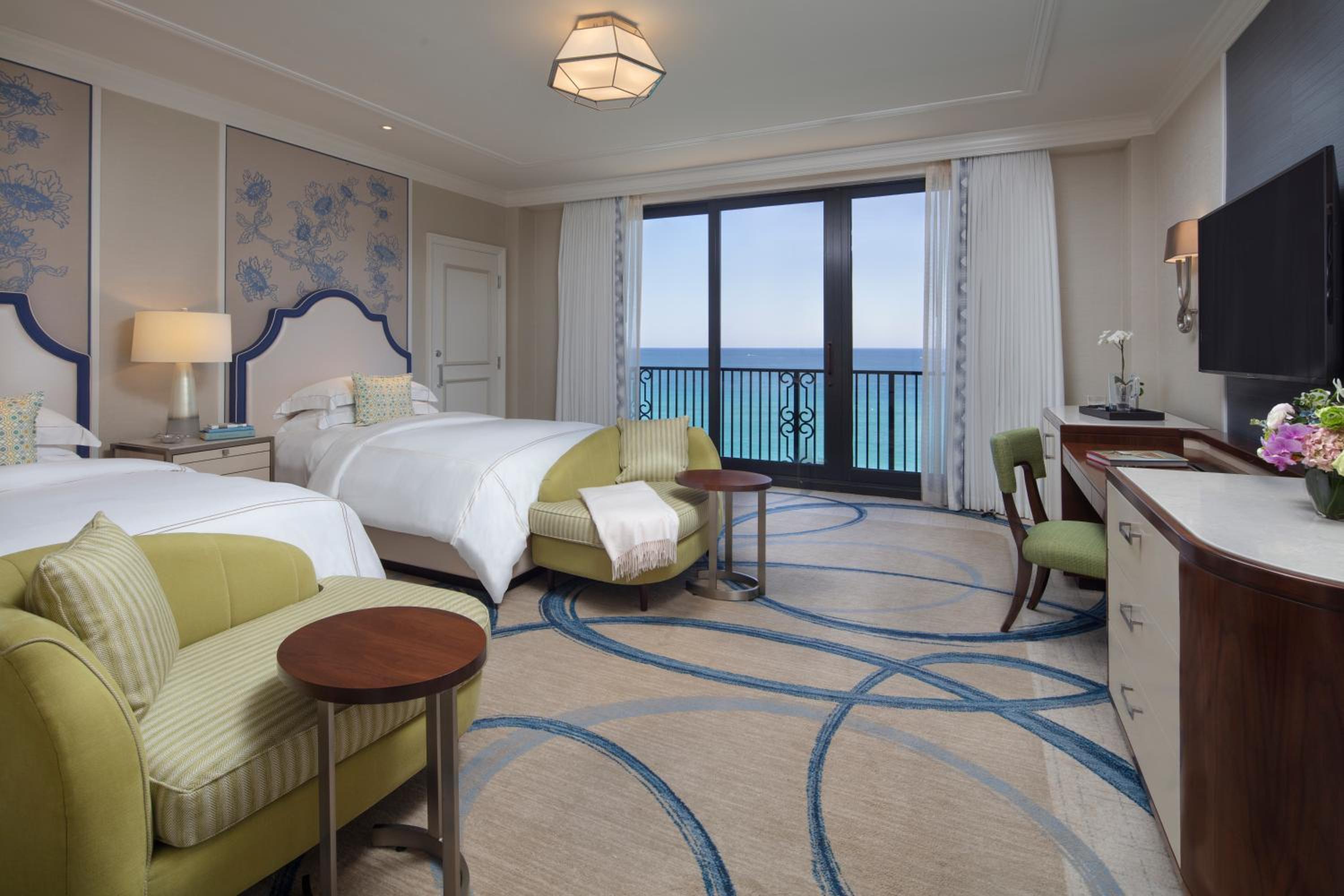Quarto com Vista para o Oceano com Duas Camas de Casal